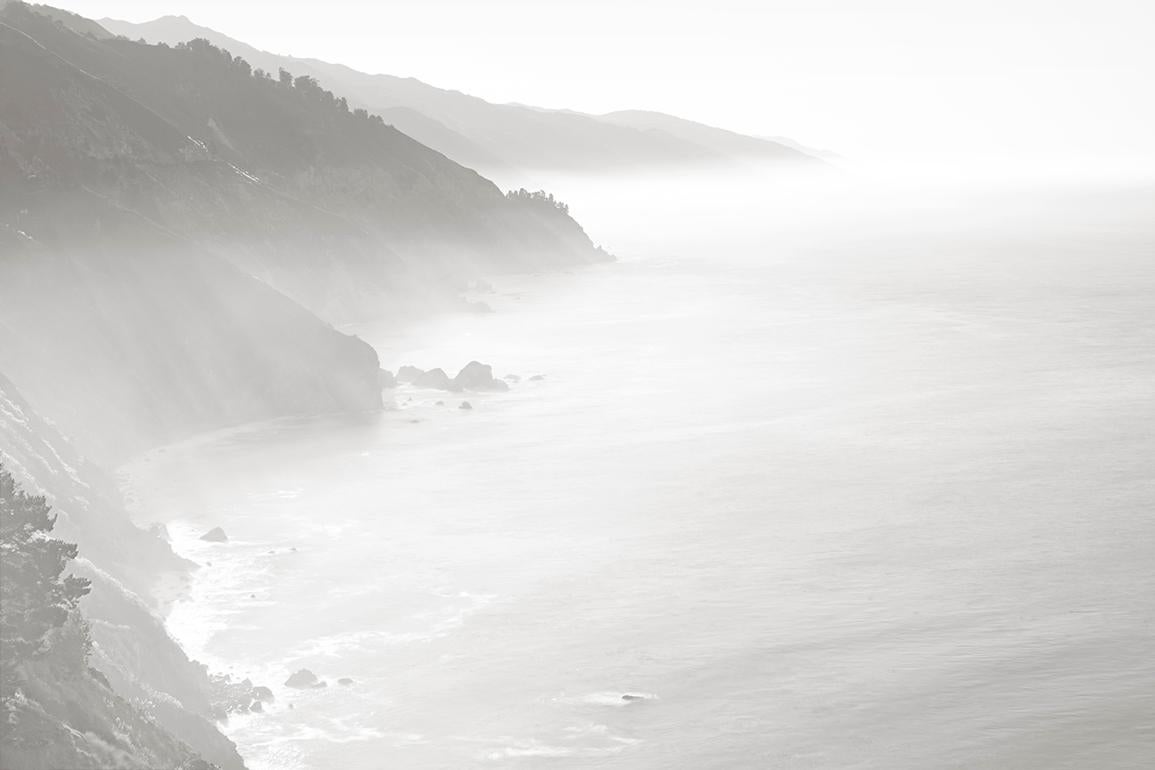 Black and White Photograph Drew Doggett - Magnifique lumière du matin sur la côte Pacifique, emblématique, classique, Americana