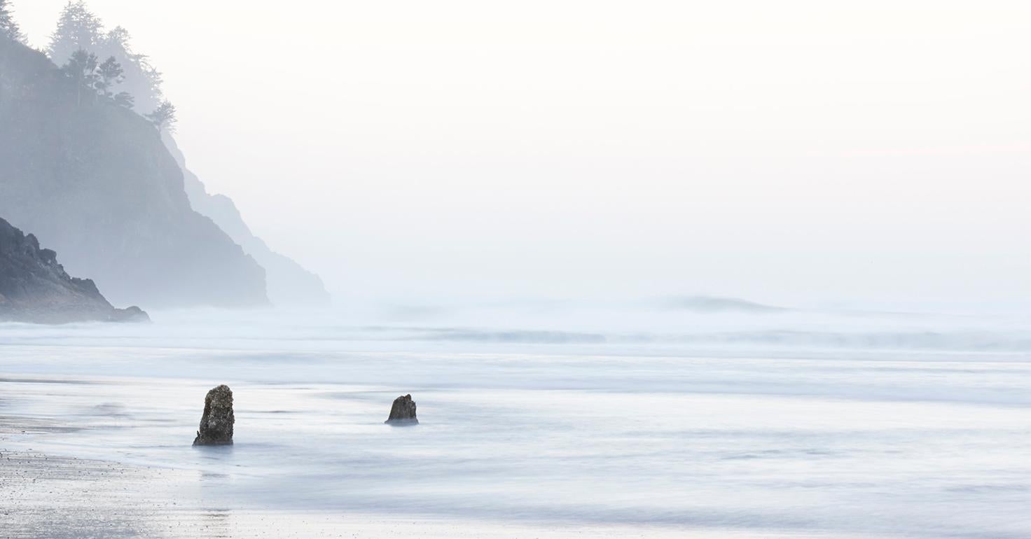 Drew Doggett Landscape Photograph – Ätherische Ansicht der Pazifischen Küste, Farbfotografie, Otherworldly, Meditative