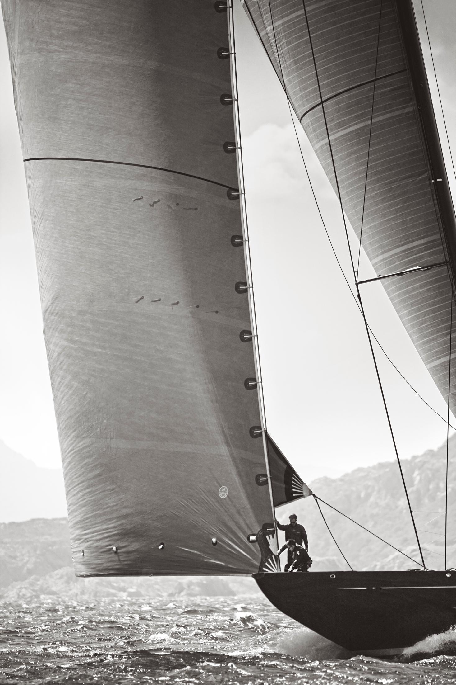 Lo yacht da regata Lionheart, un'imbarcazione d'élite senza eguali, in navigazione - Photograph di Drew Doggett