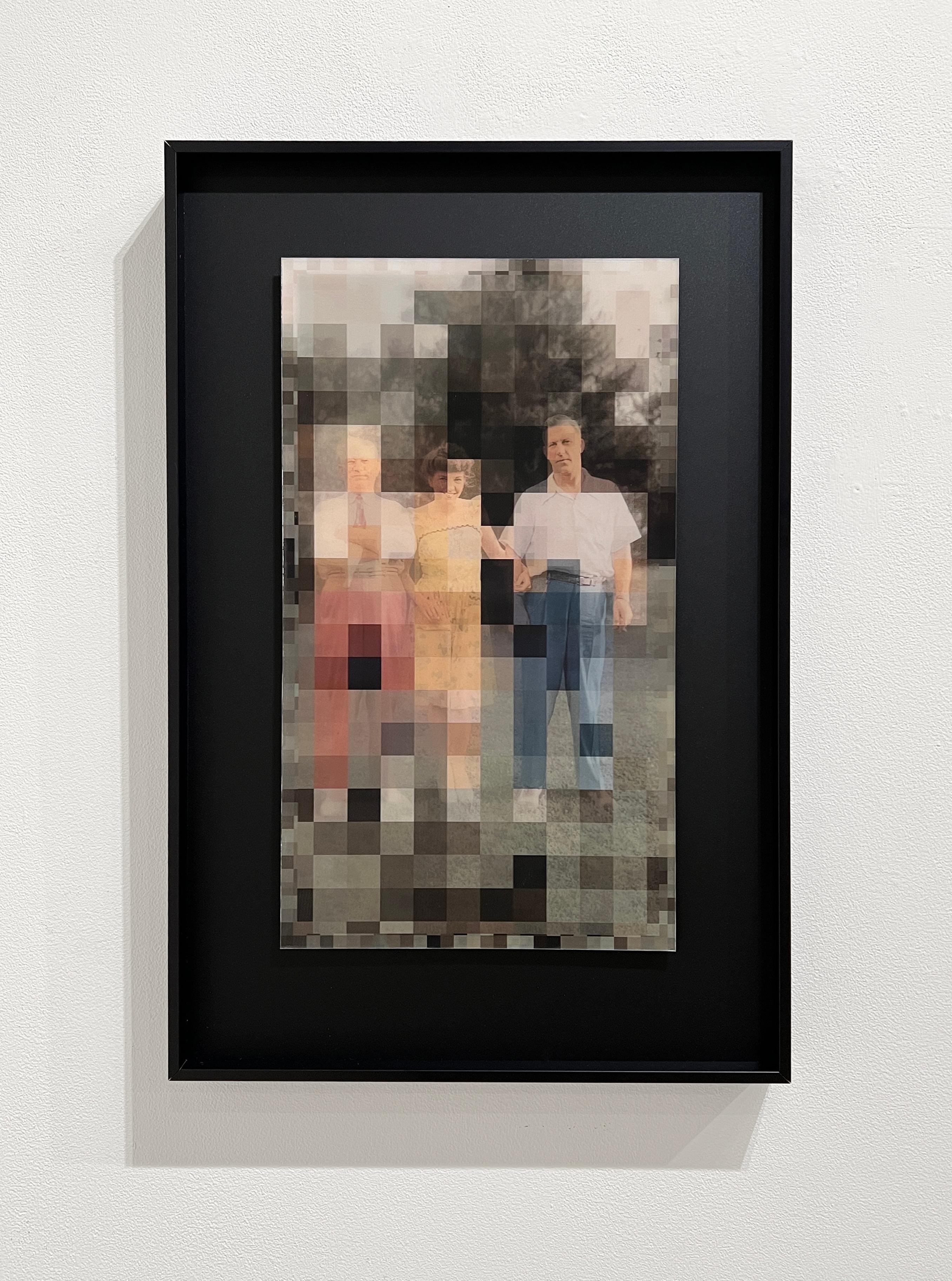 THE SPACE BETWEEN - Photographie contemporaine Flip-Lenticular / Vintage - Print de Drew Klausner