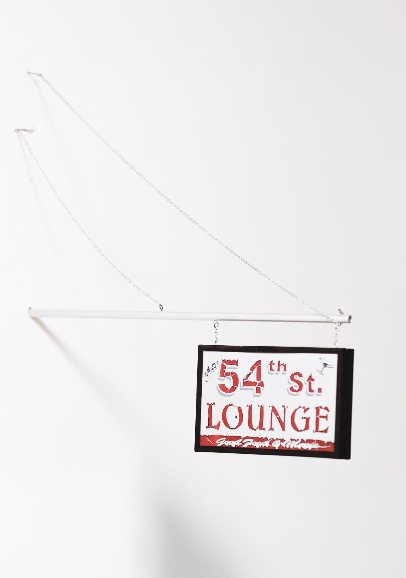 54th Street Lounge-Lounge – Sculpture von Drew Leshko