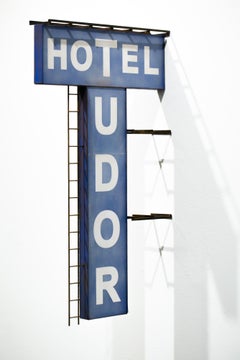 ""Hotel Tudor", Miniatur, Architektur, Schild, Stadtlandschaft, Skulptur, Blau, Weiß