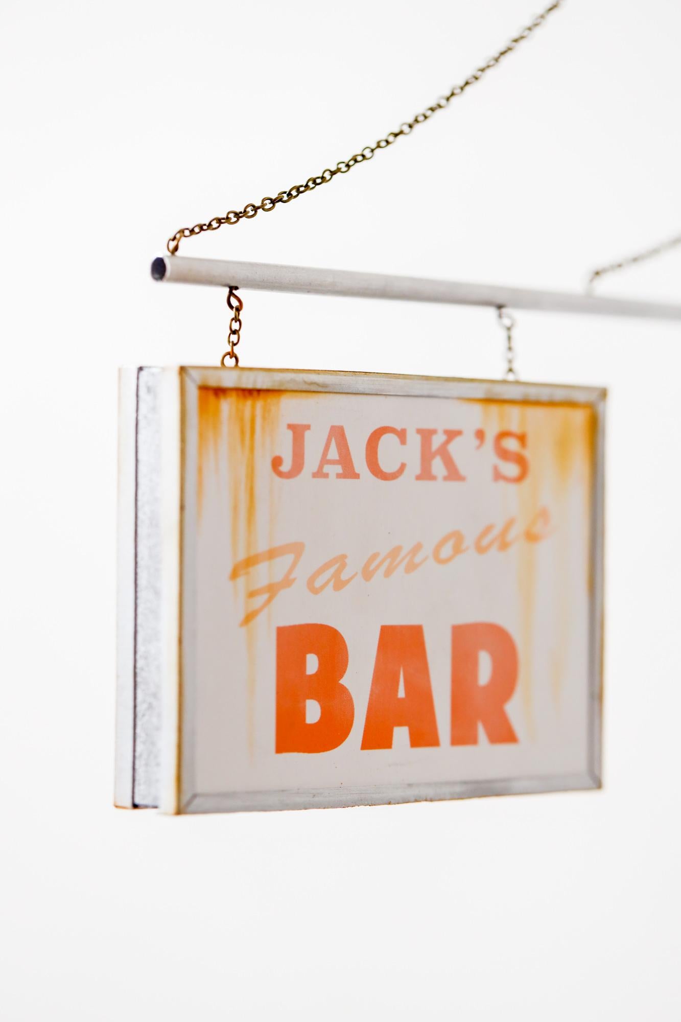 Berühmte Bar von Jack''s (Grau), Still-Life Sculpture, von Drew Leshko