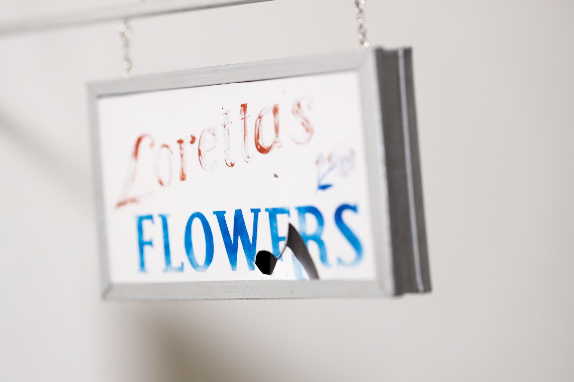 Flores de Loretta - Sculpture de Drew Leshko