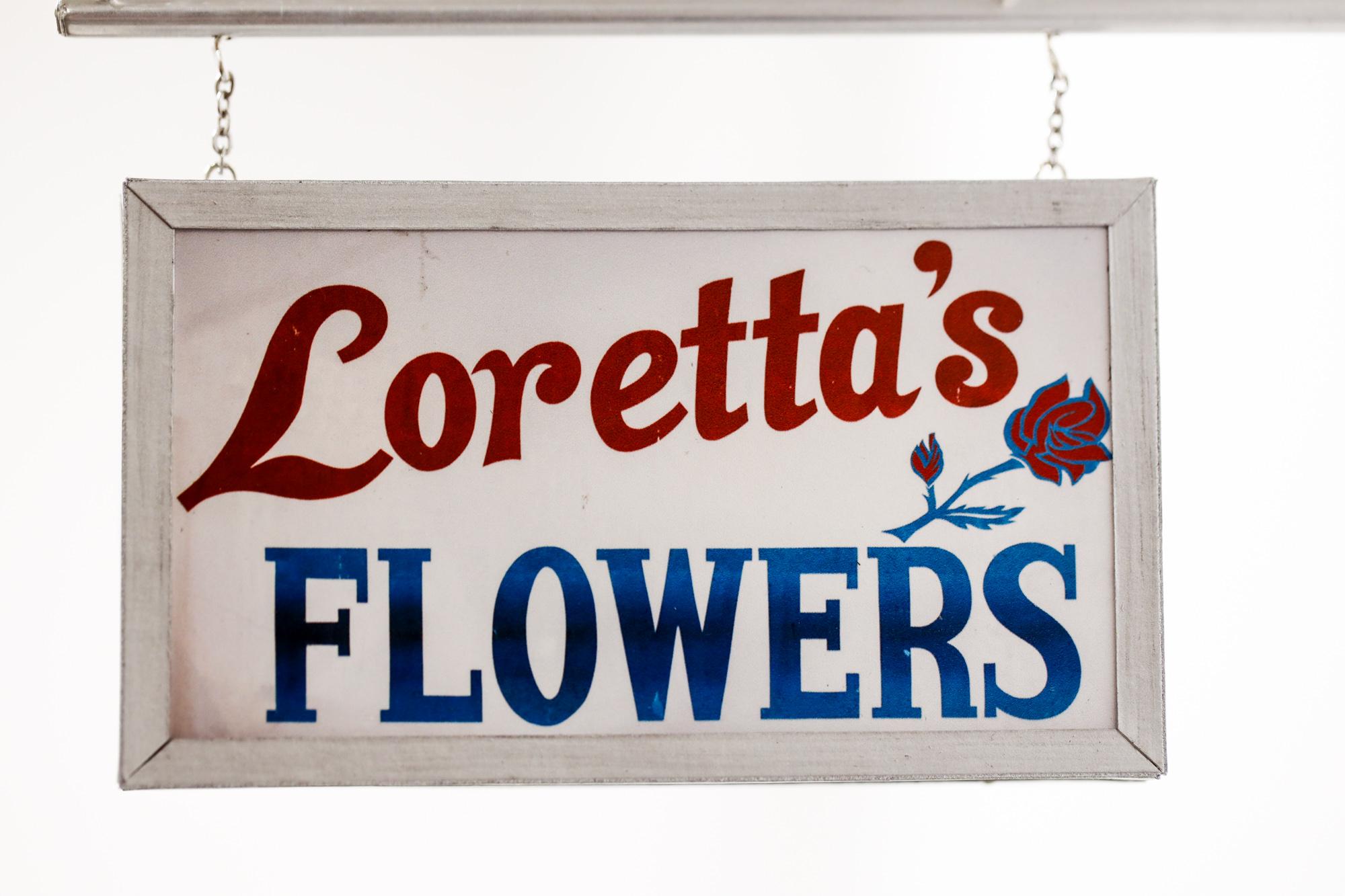 Loretta's Blumen im Angebot 2