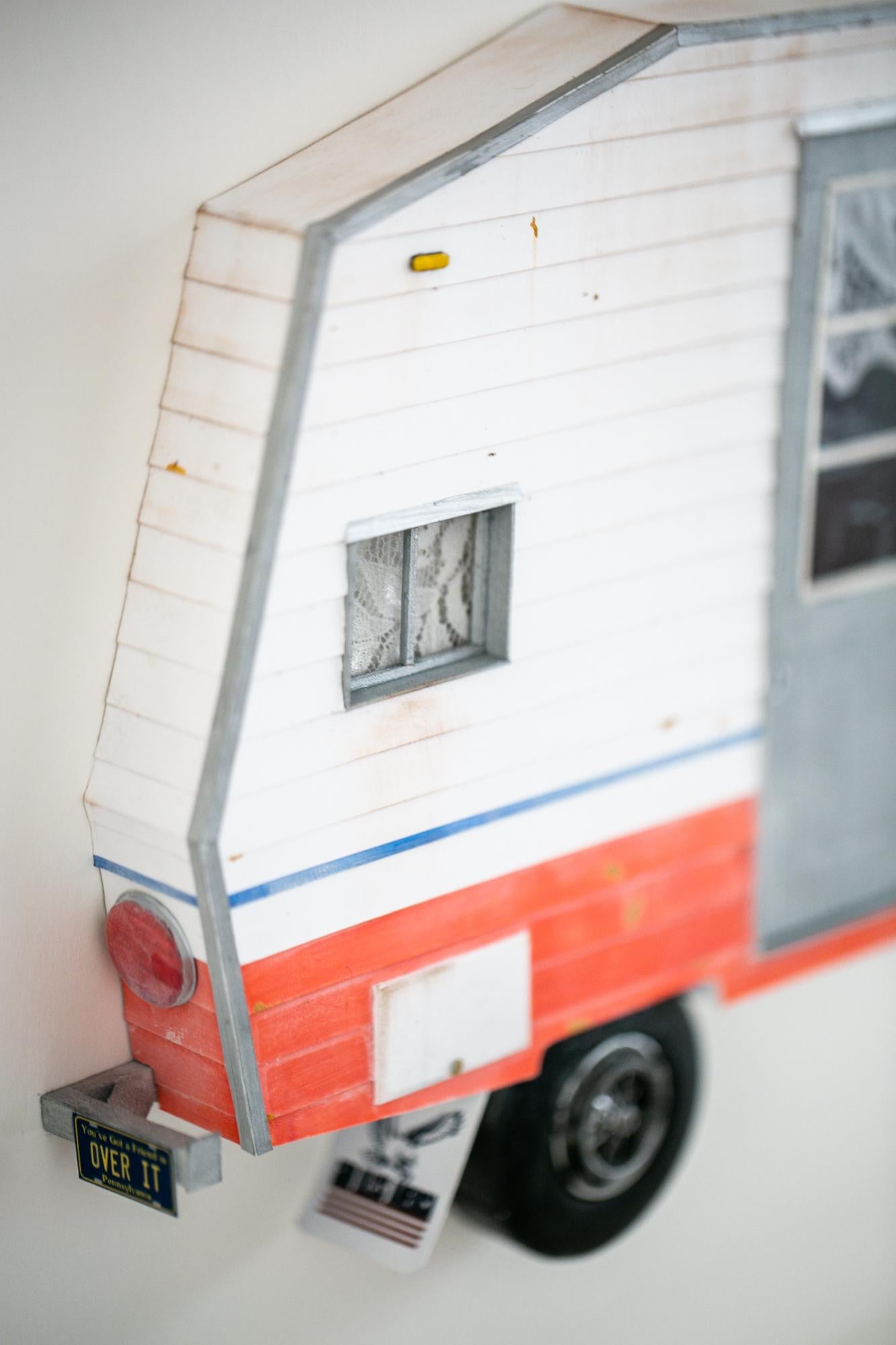 « OVER IT », miniature, chariot de camping van, sculpture en papier en vente 1
