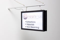 Enseigne de magasin miniature en papier et peinture "Phresh Pot" par Drew Leshko