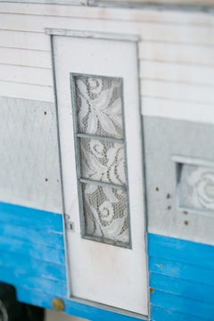 "CACHORROS", Miniatura, furgoneta remolque de camping, escultura de papel, azul, gris, blanco