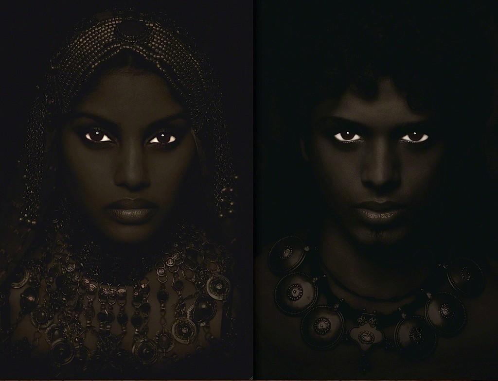Color Photograph de Drew Tal - Secretos nocturnos