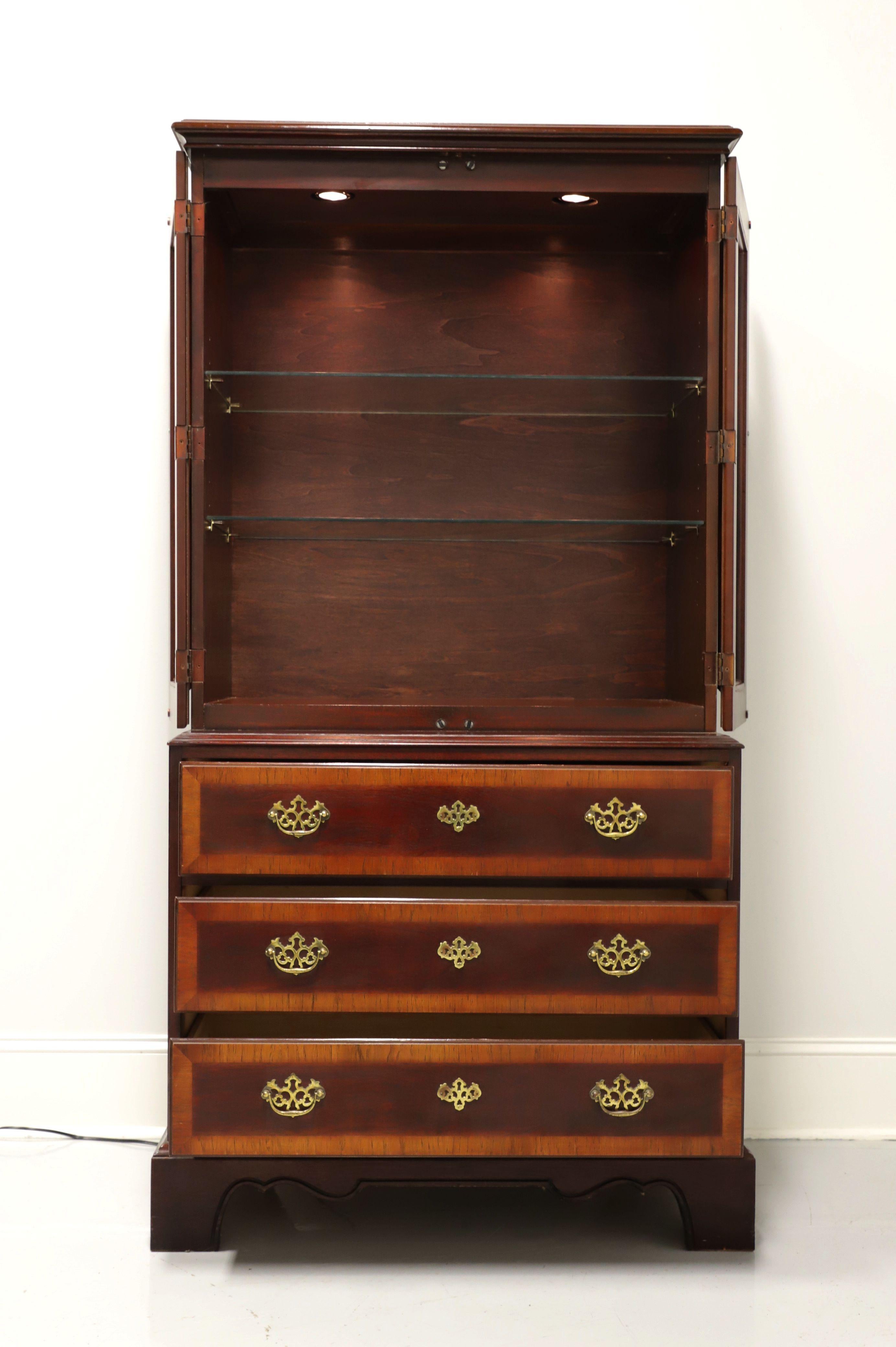 DREXEL 18th Century Collection Banded Mahogany Curio / Display Cabinet - A In Good Condition In Charlotte, NC