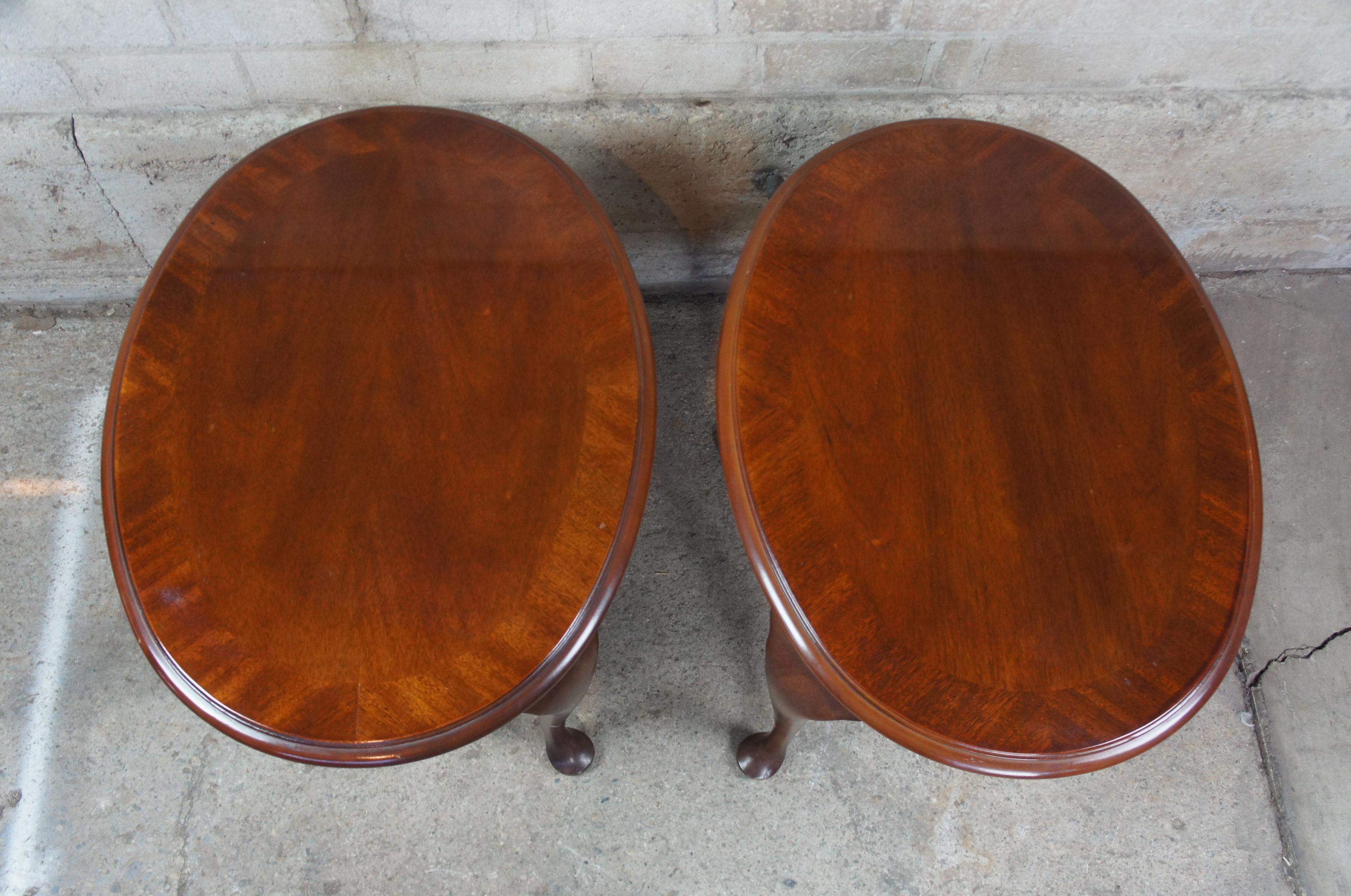Drexel 18th Century Mahogany Queen Anne Scalloped Oval Accent Tables 138-306 In Good Condition In Dayton, OH