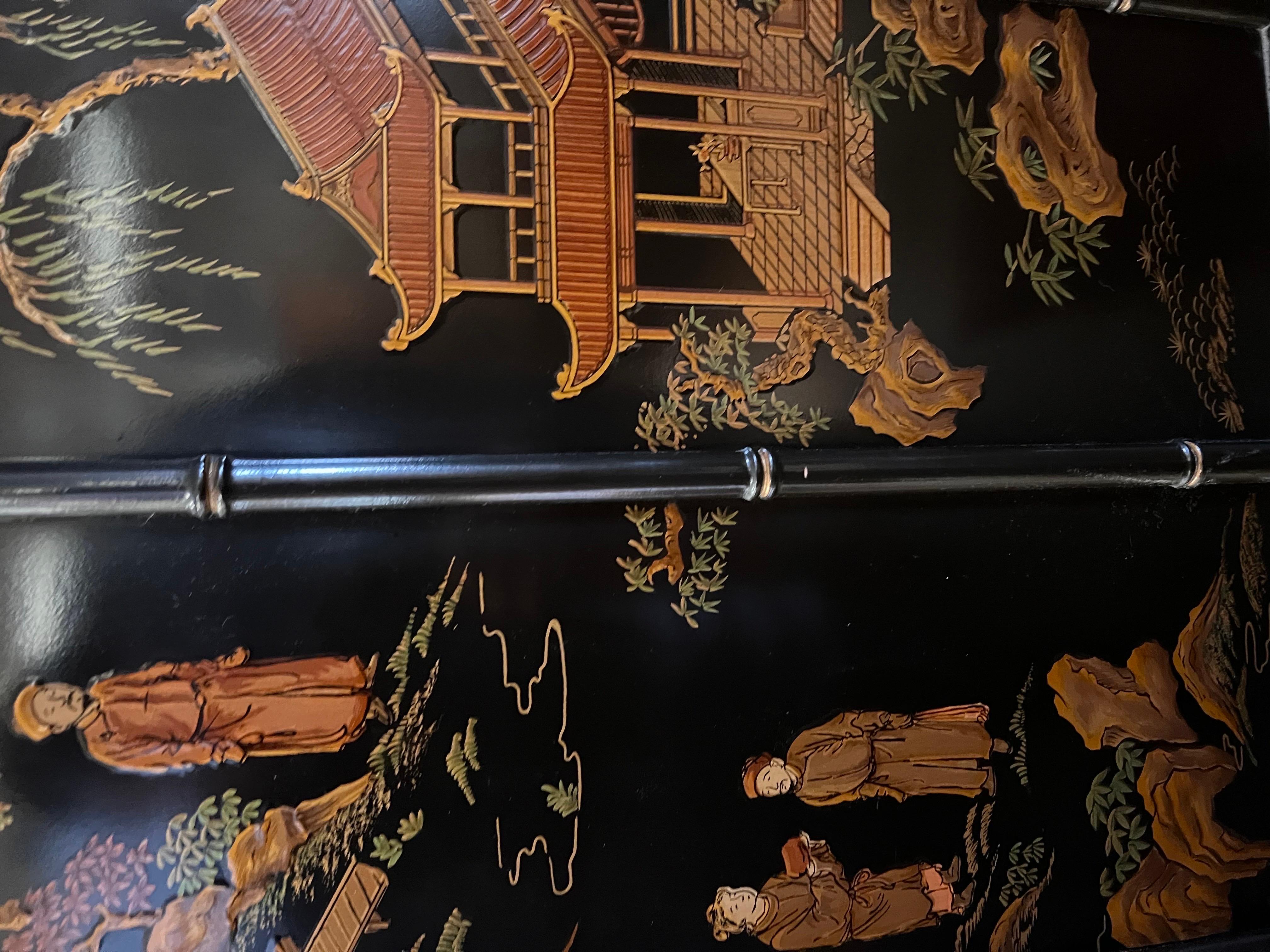 Armoire de style chinoiserie laquée noire avec dessus pagode Drexel  en vente 6