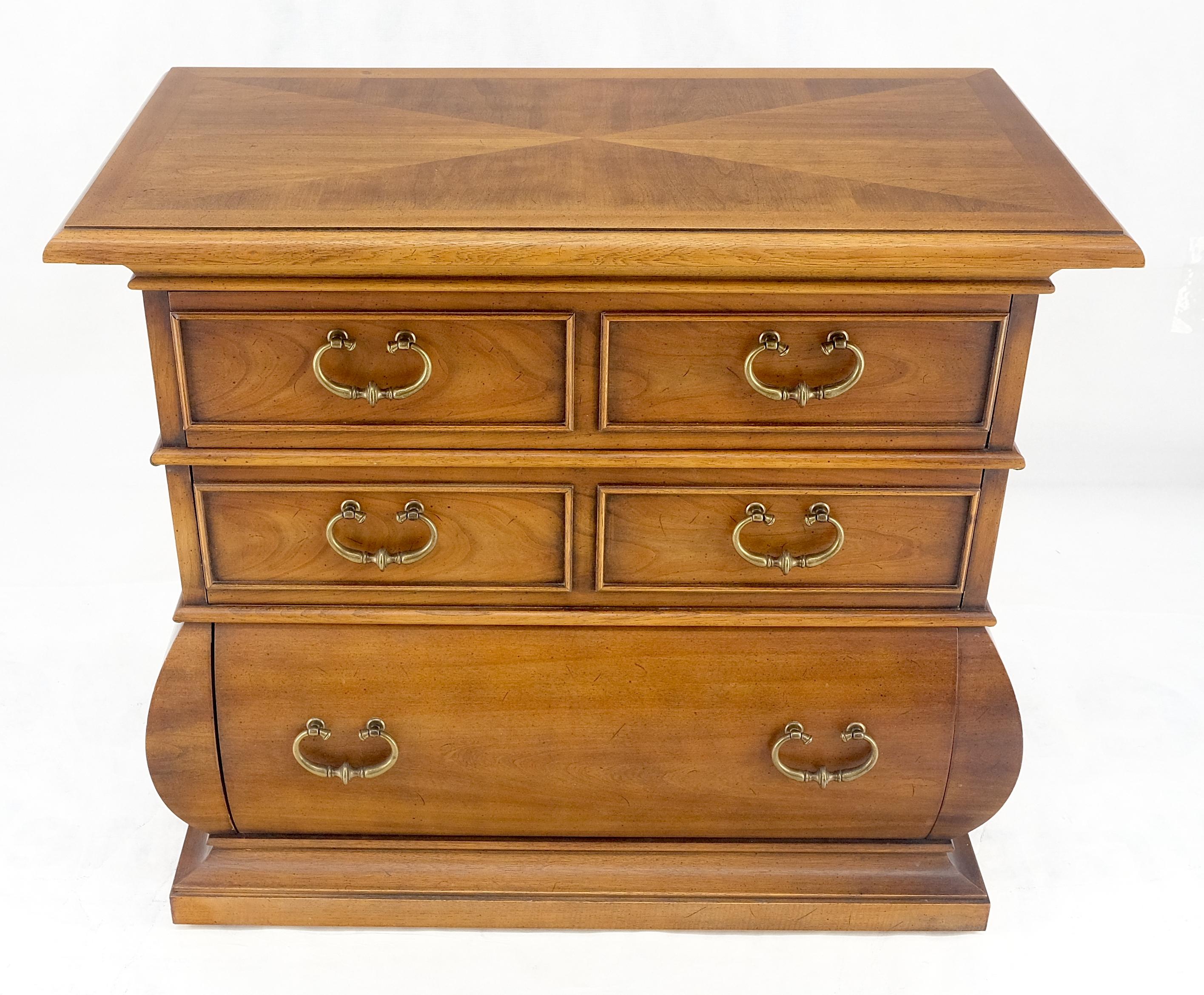 Laccato Drexel Bombay Style: cassetti a coda di rondine in ottone pesante MINT! in vendita