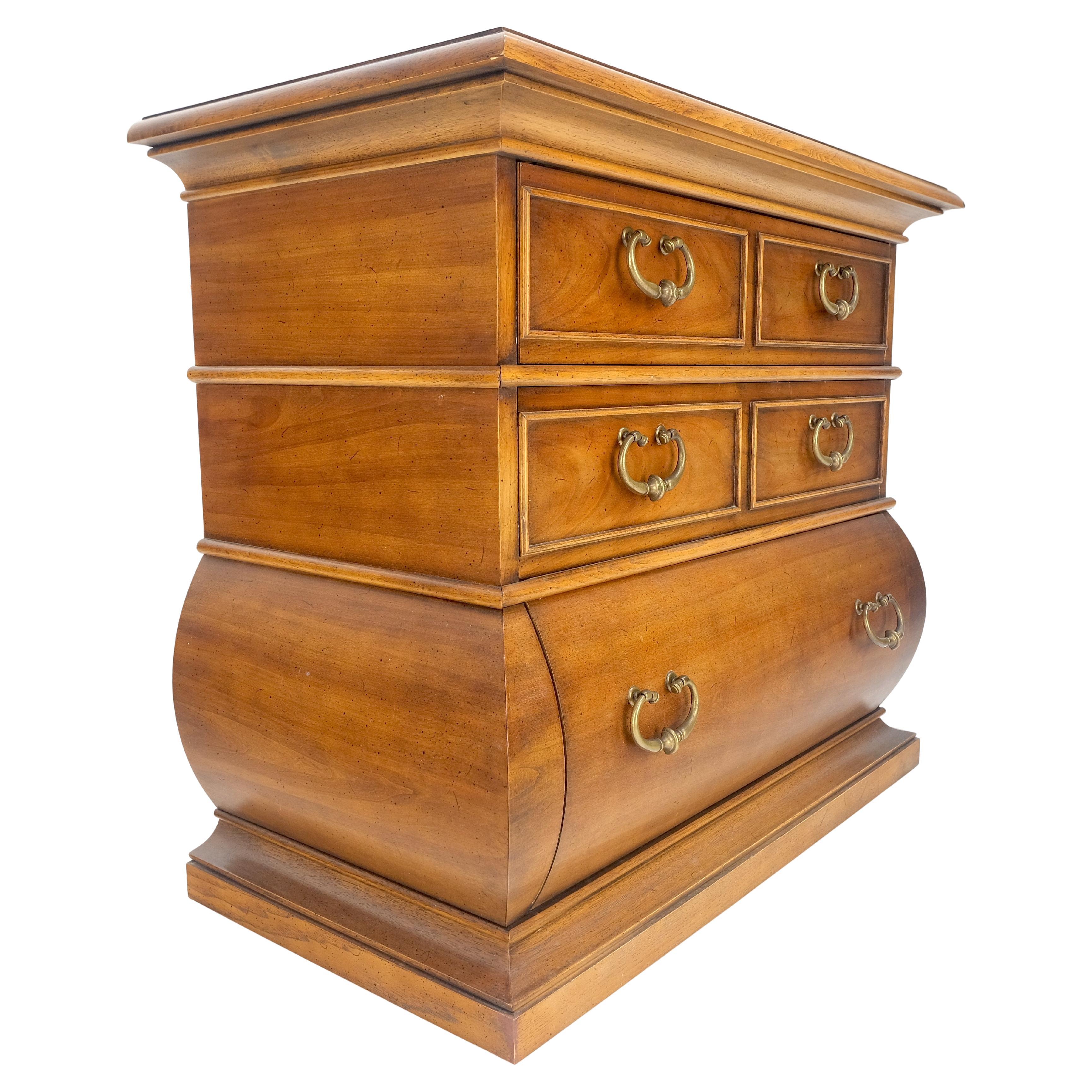 Drexel Bombay Style: cassetti a coda di rondine in ottone pesante MINT!