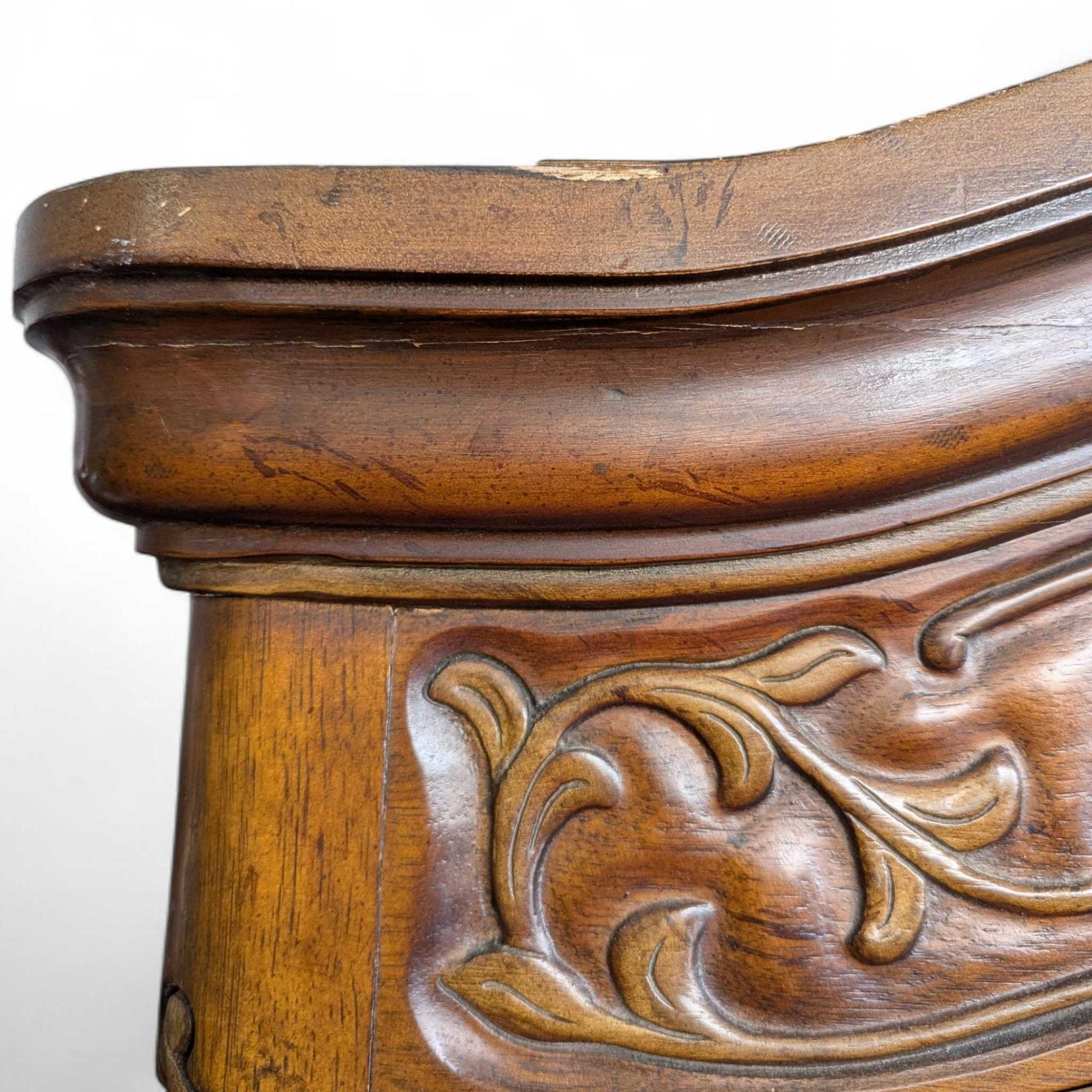 Drexel Bretagne Erbe Französisch Provincial geschnitzt Holz Kleiderschrank, 1960er Jahre im Angebot 5