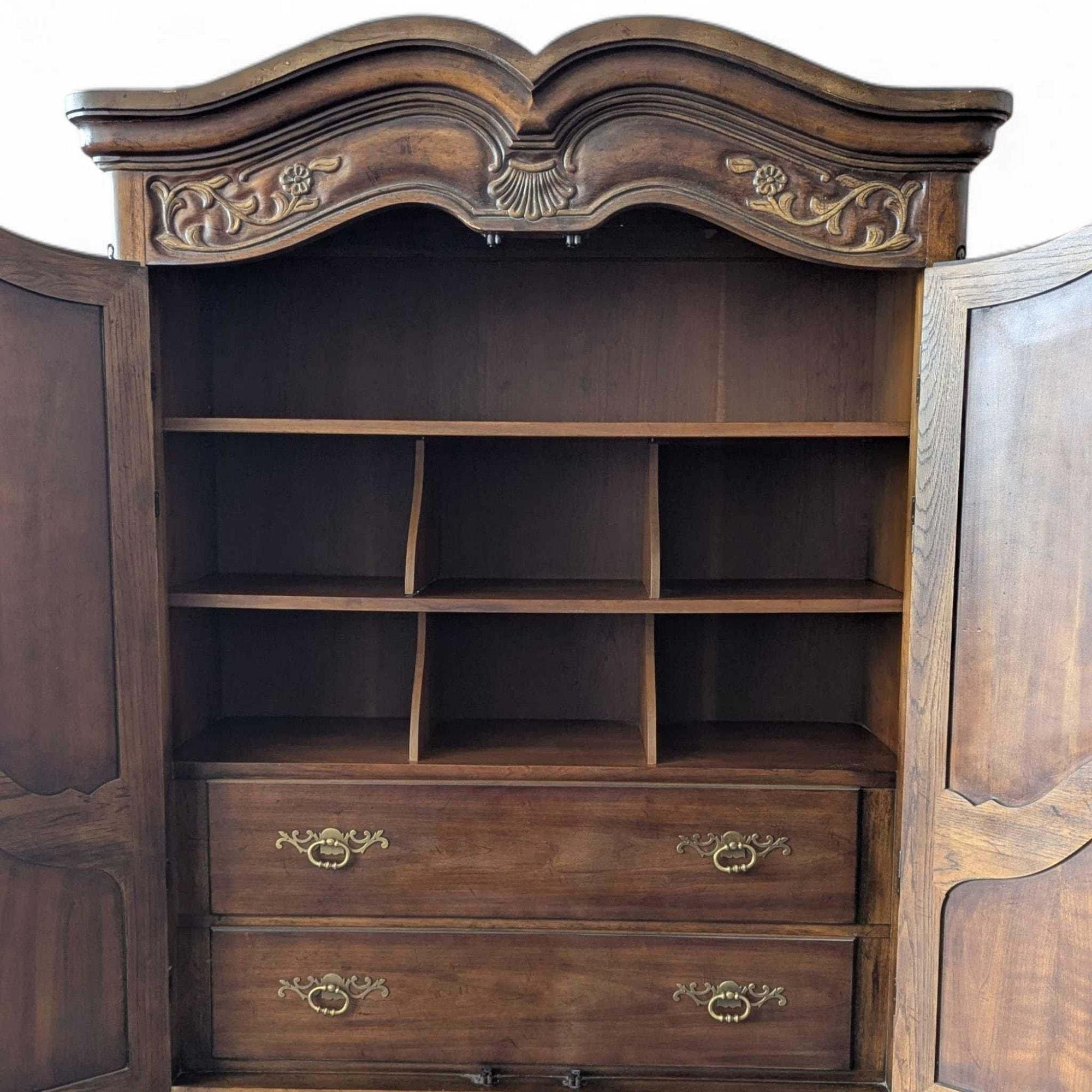 Drexel Bretagne Erbe Französisch Provincial geschnitzt Holz Kleiderschrank, 1960er Jahre im Angebot 6