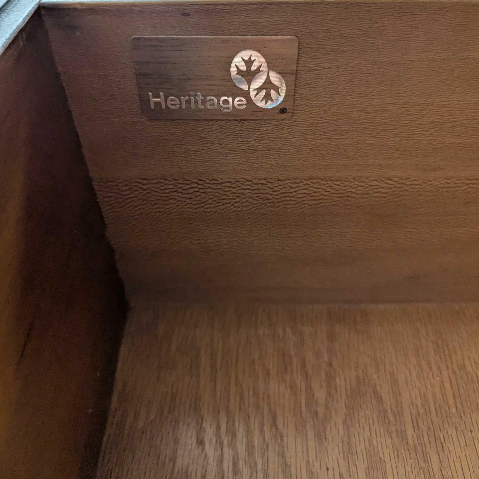 Drexel Bretagne Erbe Französisch Provincial geschnitzt Holz Kleiderschrank, 1960er Jahre im Angebot 7