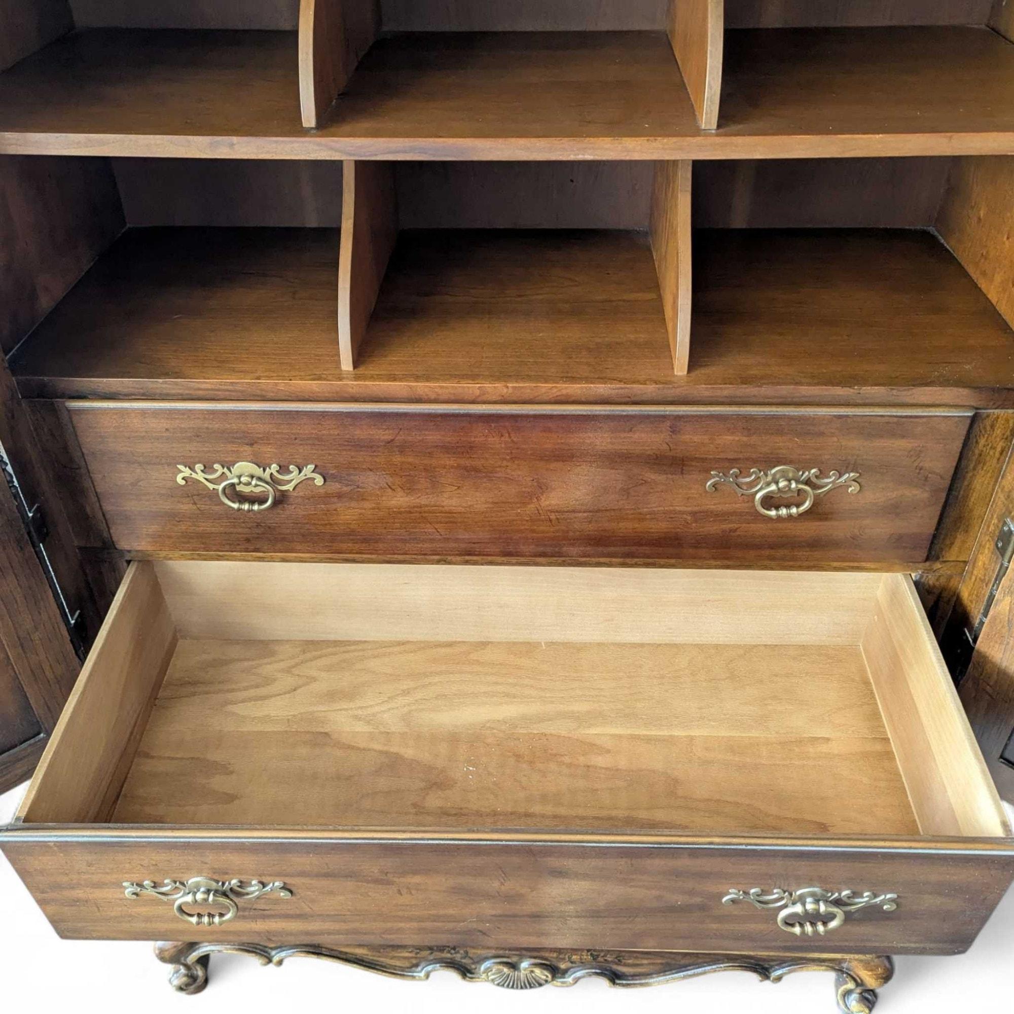 Drexel Bretagne Erbe Französisch Provincial geschnitzt Holz Kleiderschrank, 1960er Jahre im Angebot 12