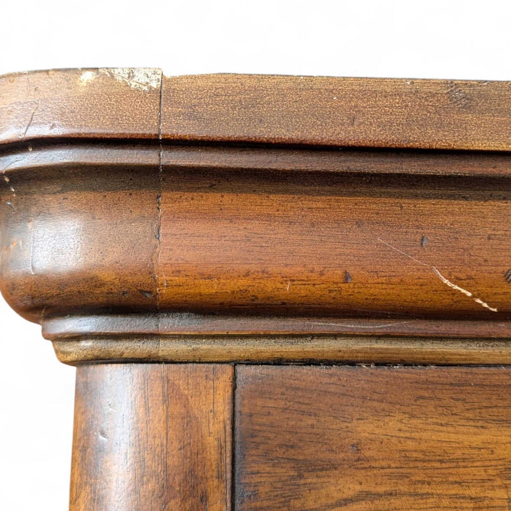 Drexel Bretagne Erbe Französisch Provincial geschnitzt Holz Kleiderschrank, 1960er Jahre (20. Jahrhundert) im Angebot