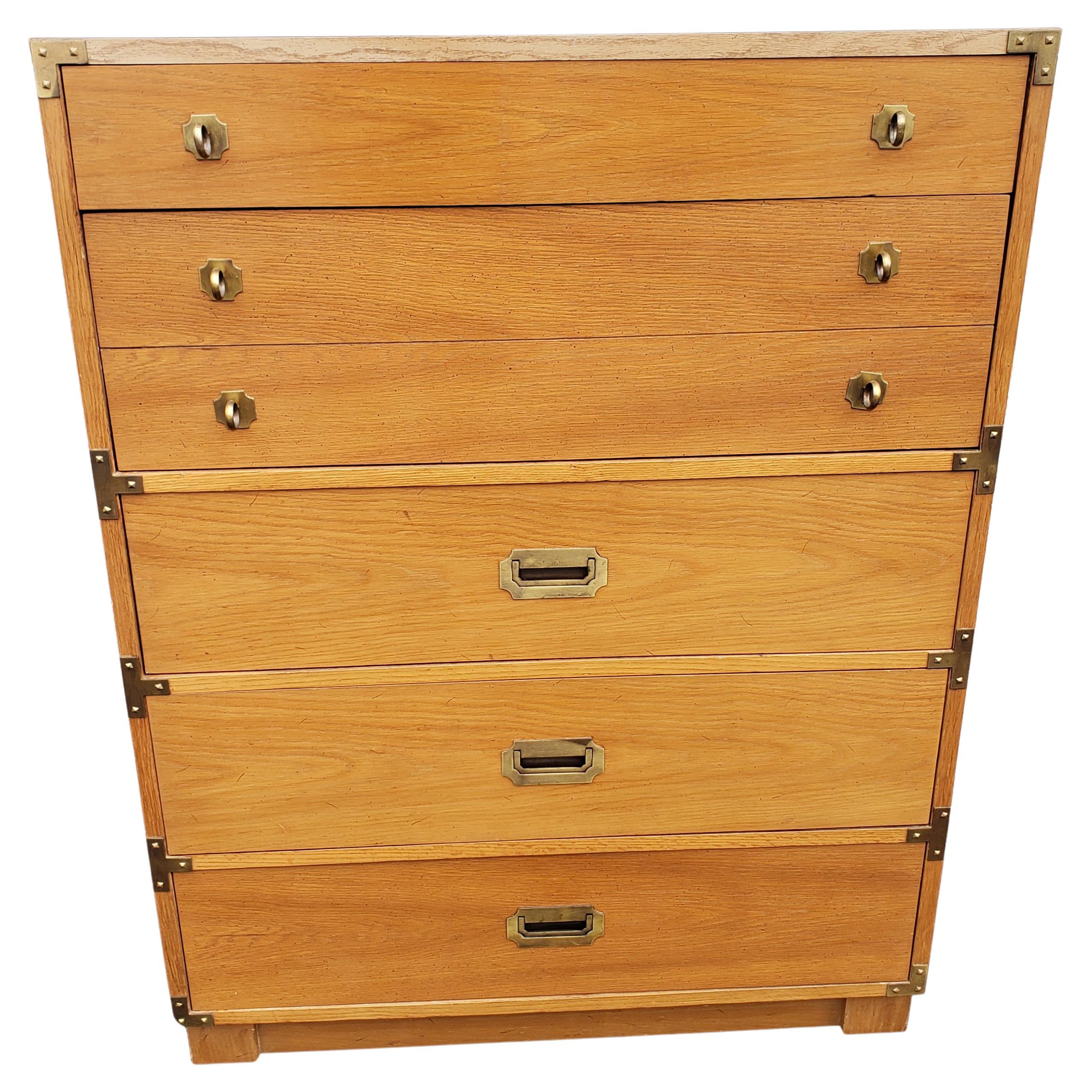 Offered is a beautiful 1966 Campaign Chest of drawers / Bachelor campaign Chest in excellent condition by Drexel.
Smooth gliding dovetail drawers.
Measures 34