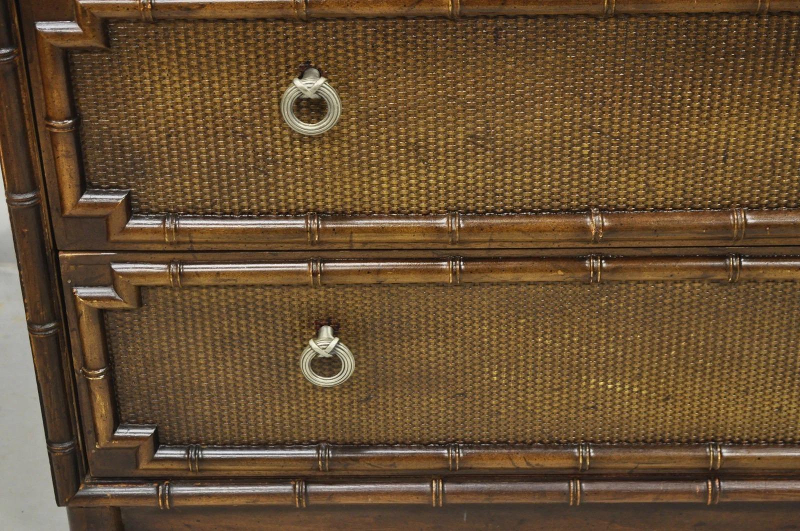 Drexel Commode Chinoise Chippendale Faux Bambou Fretwork Rattan Tall Chest Dresser Bon état - En vente à Philadelphia, PA