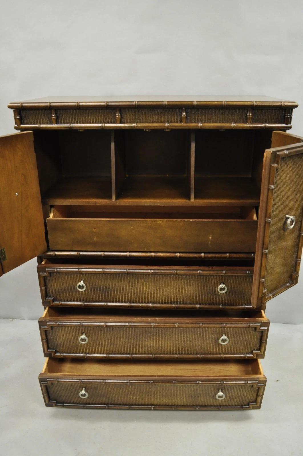 20ième siècle Drexel Commode Chinoise Chippendale Faux Bambou Fretwork Rattan Tall Chest Dresser en vente