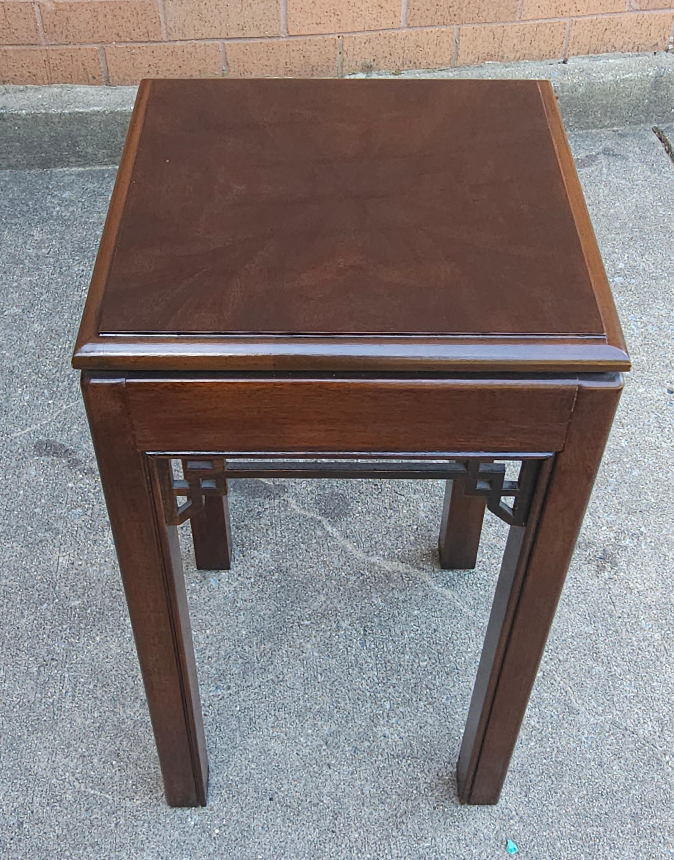 North American Drexel Chinese Chippendale Style Mahogany Candle Stand Side Table For Sale