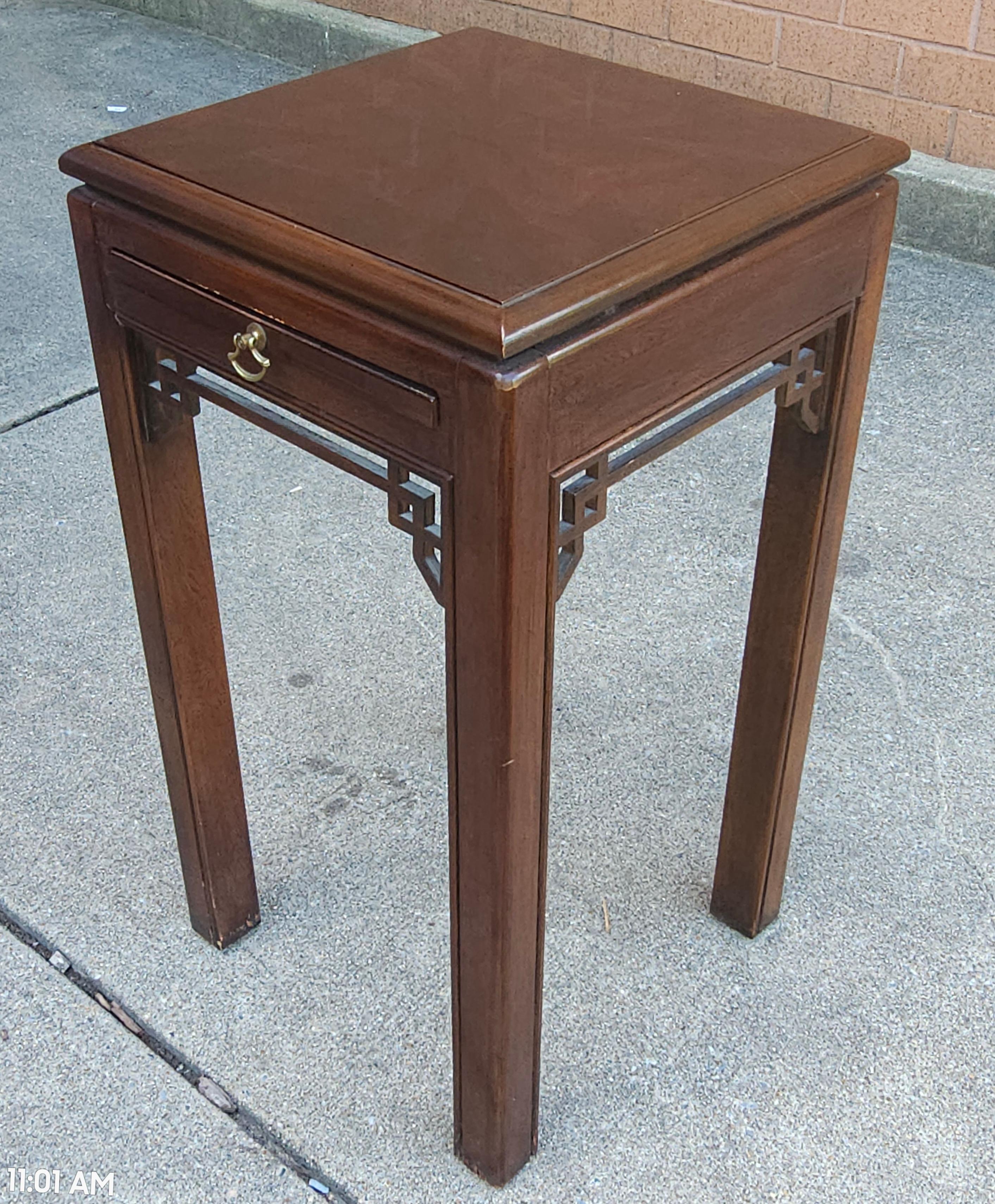 20th Century Drexel Chinese Chippendale Style Mahogany Candle Stand Side Table For Sale