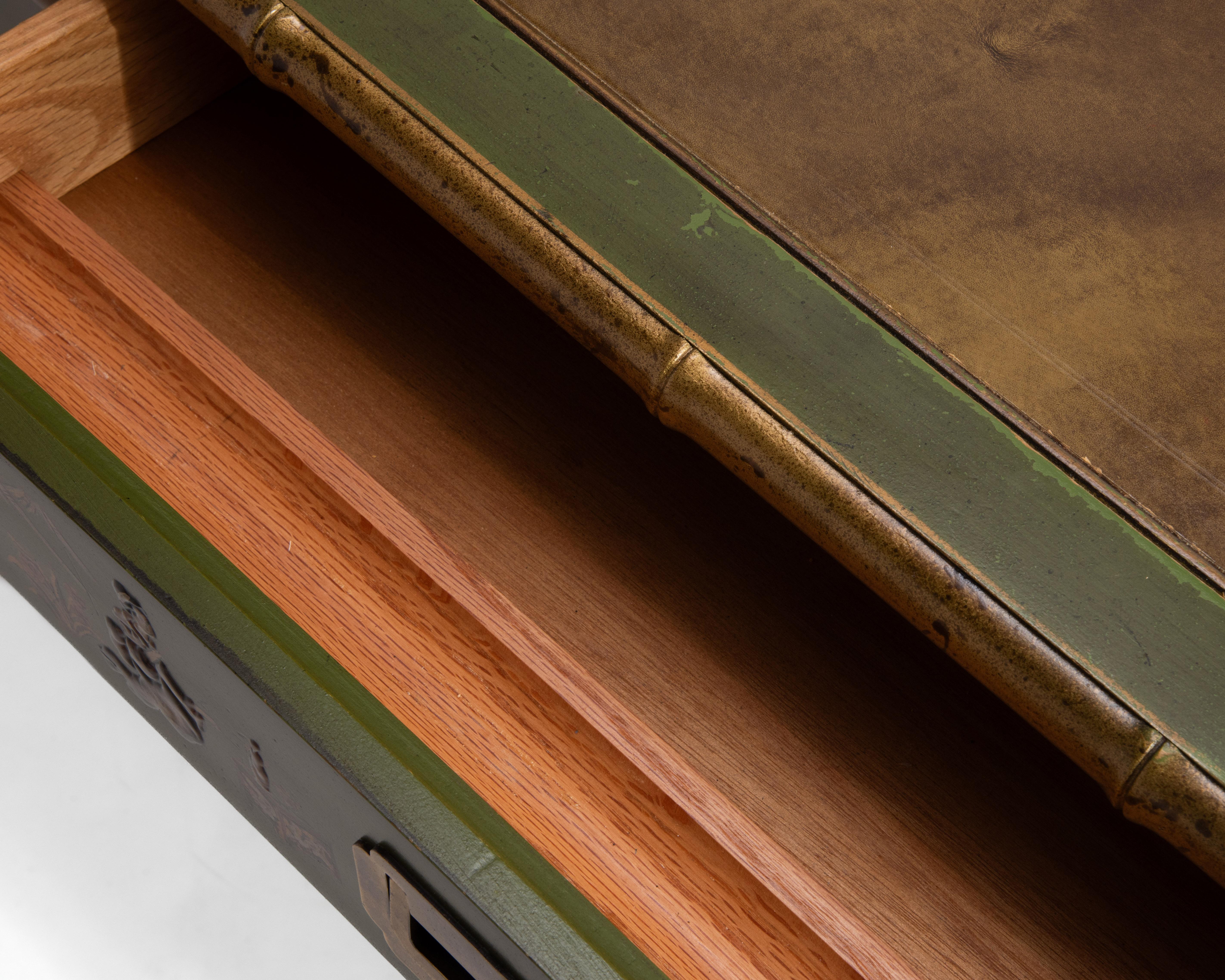 Drexel Chinoiserie Executive Campaigner Desk Ottone Pelle Finto Bambù in vendita 8