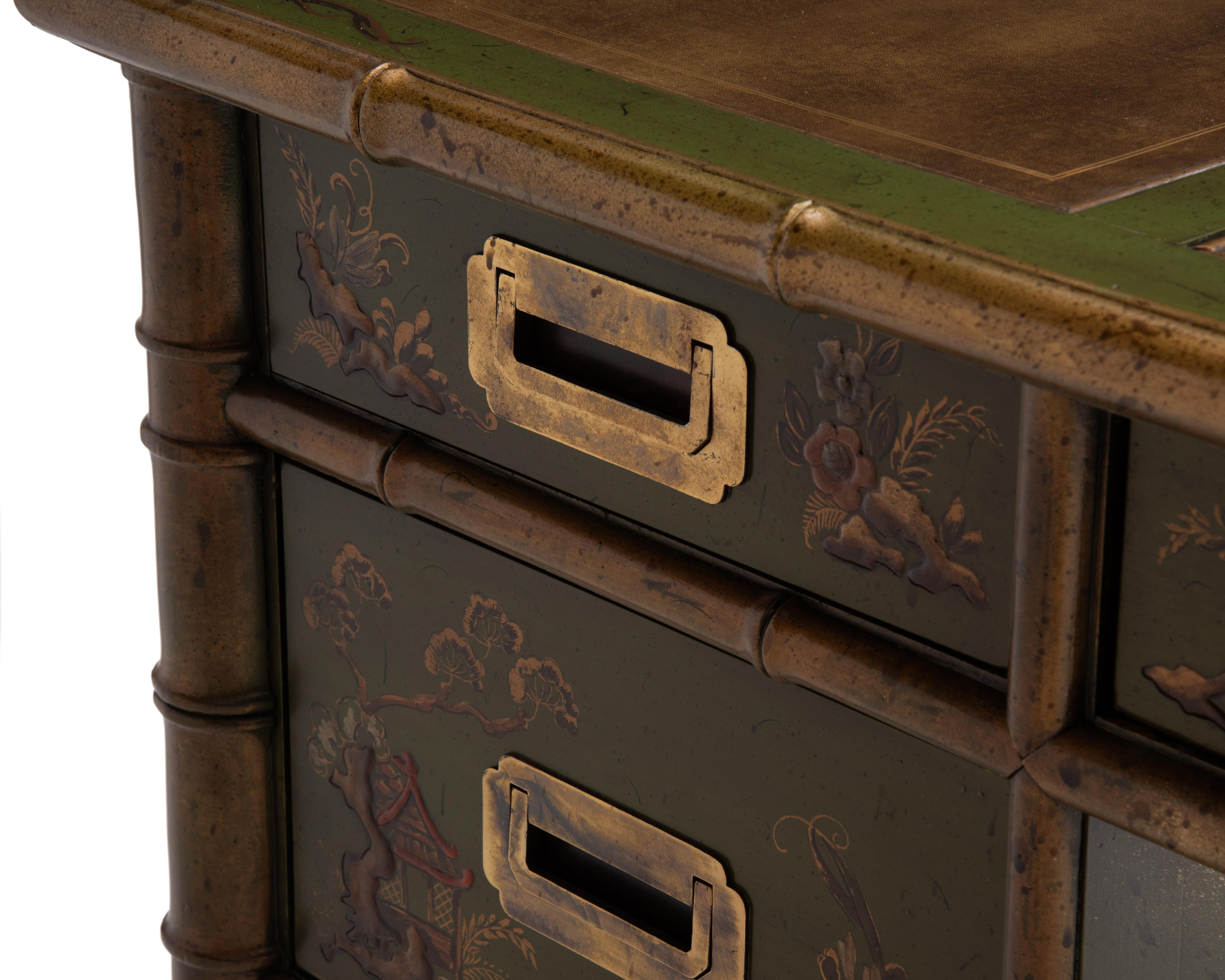 Drexel Chinoiserie Executive Campaigner Desk Ottone Pelle Finto Bambù in vendita 9