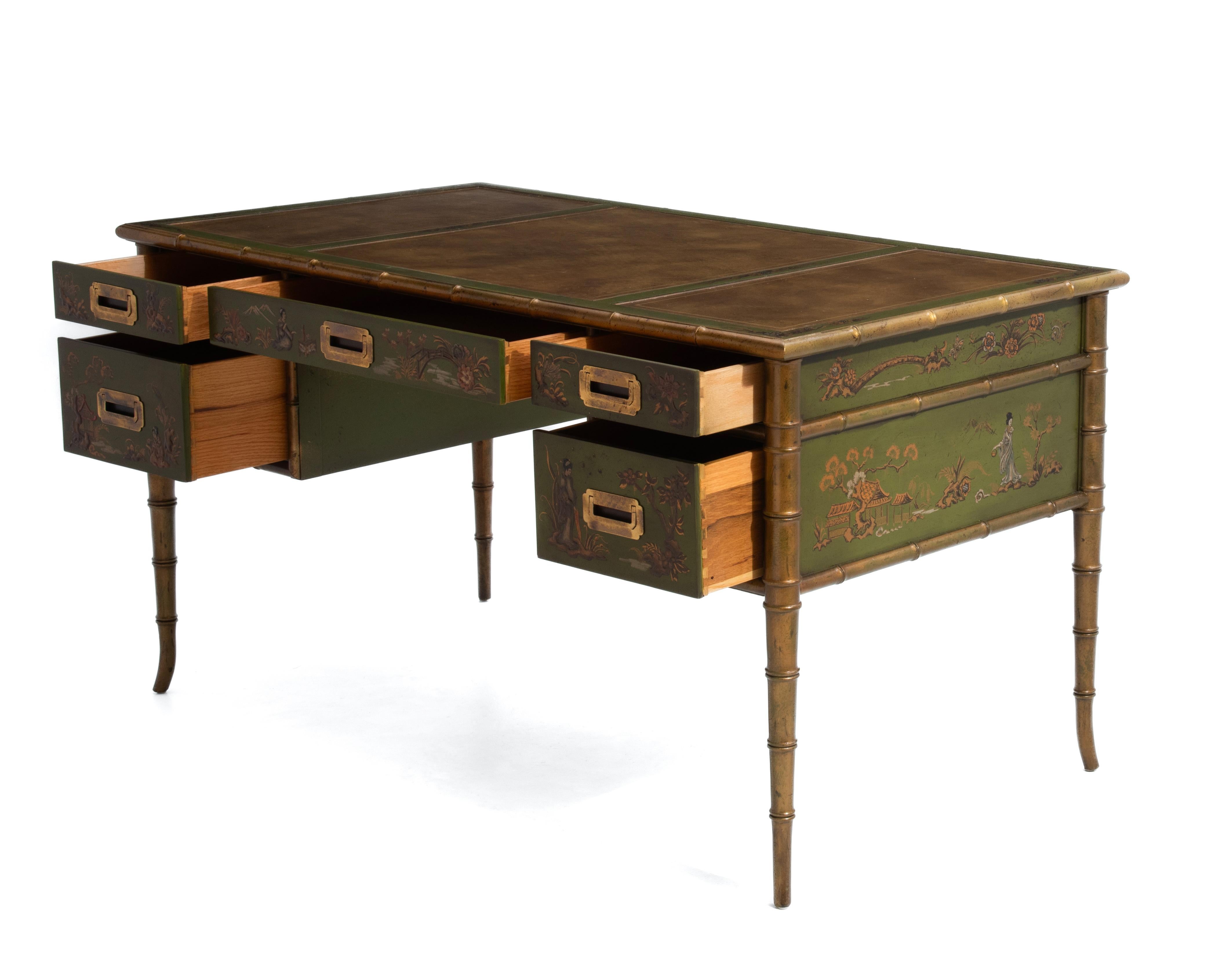 Metà XX secolo Drexel Chinoiserie Executive Campaigner Desk Ottone Pelle Finto Bambù in vendita