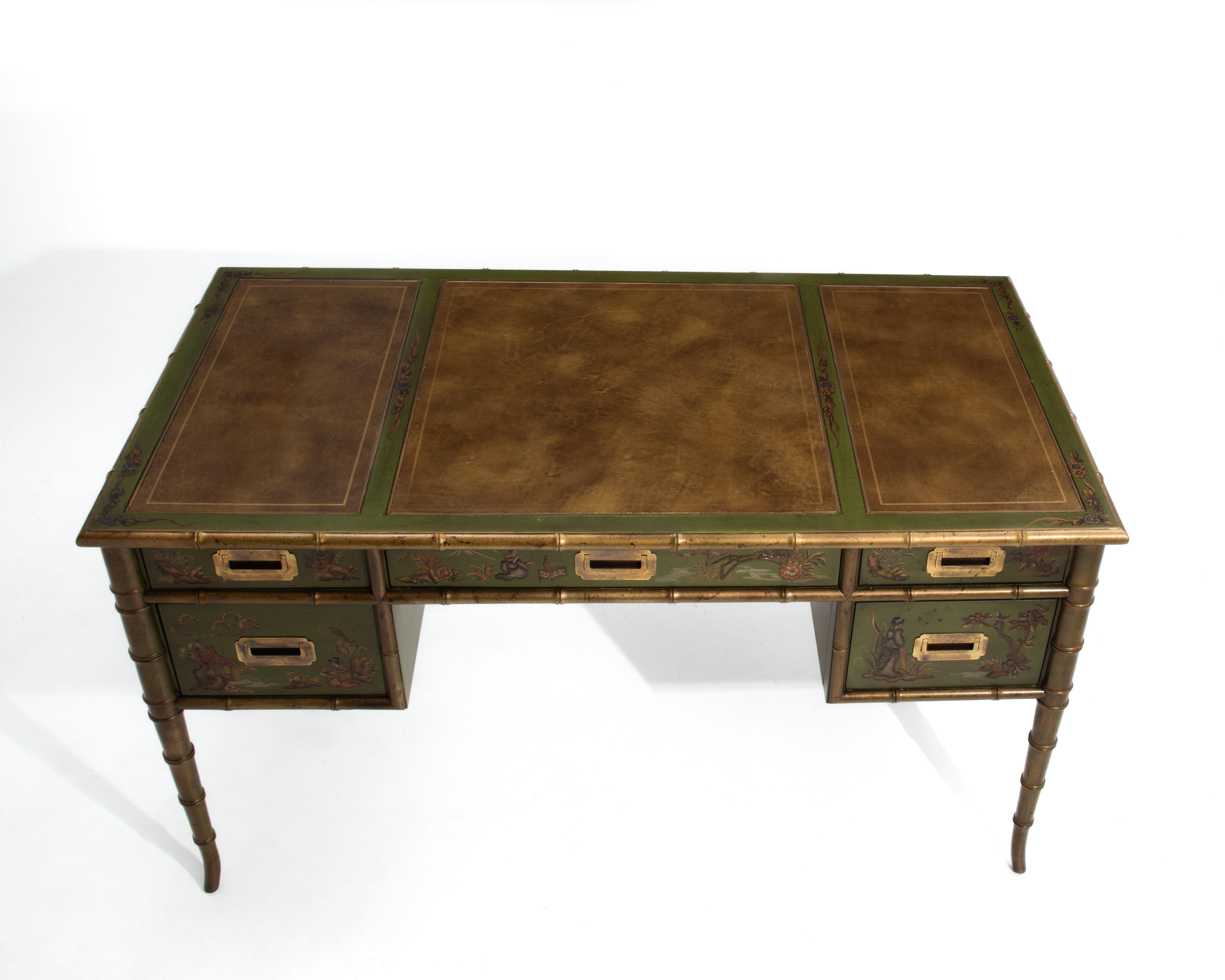 Drexel Chinoiserie Executive Campaigner Desk Ottone Pelle Finto Bambù in vendita 1