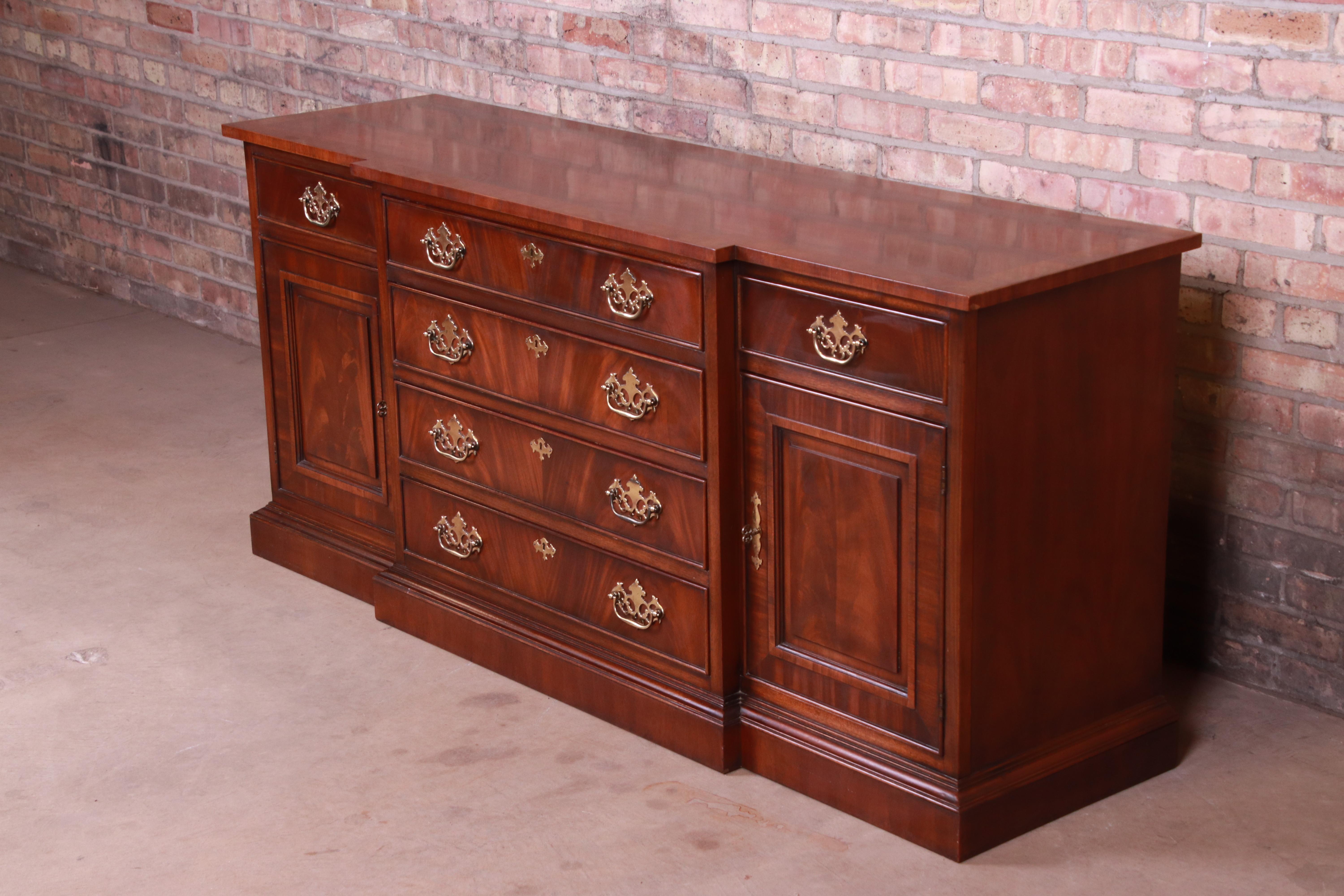 American Drexel Chippendale Banded Flame Mahogany Sideboard Credenza