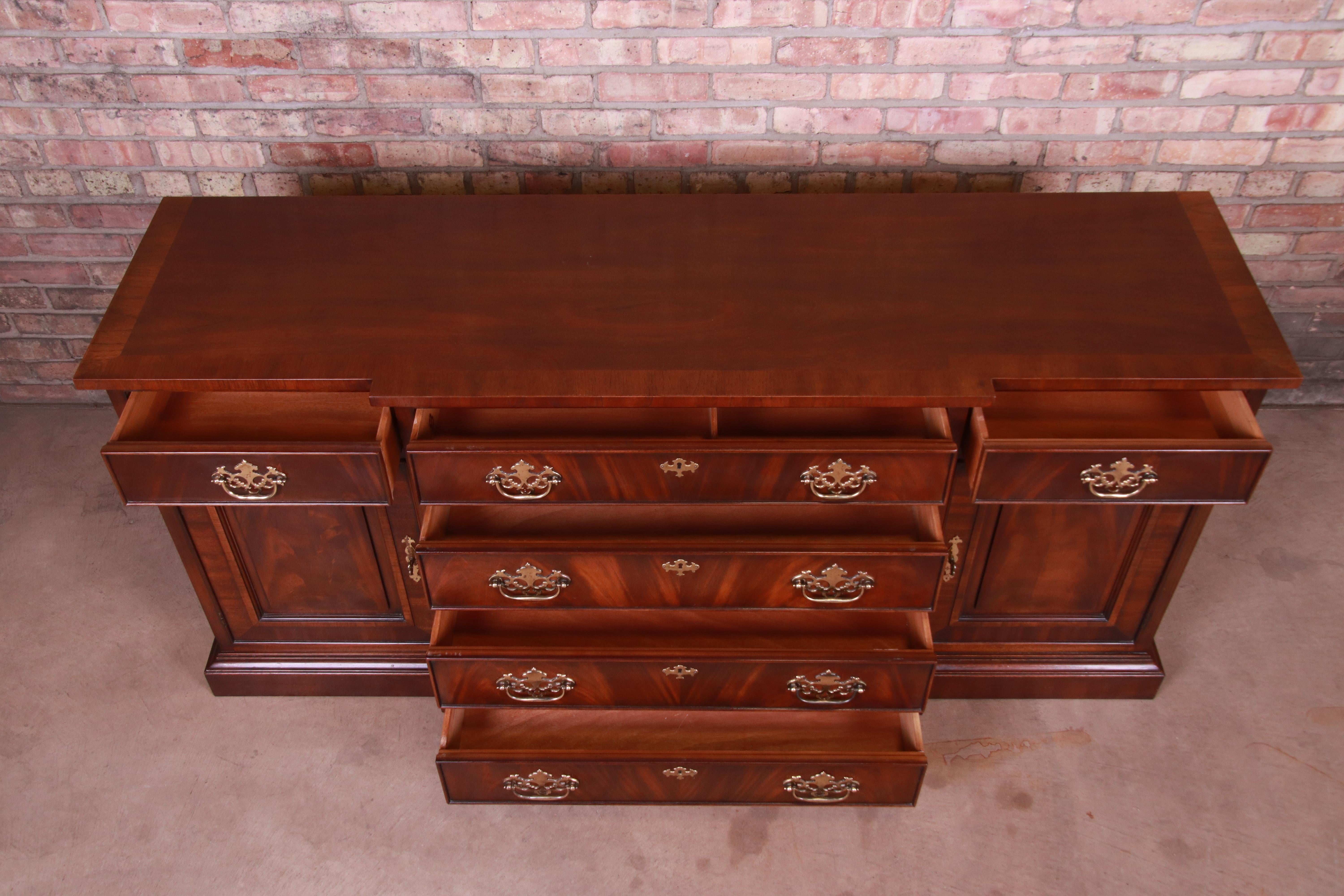 Brass Drexel Chippendale Banded Flame Mahogany Sideboard Credenza