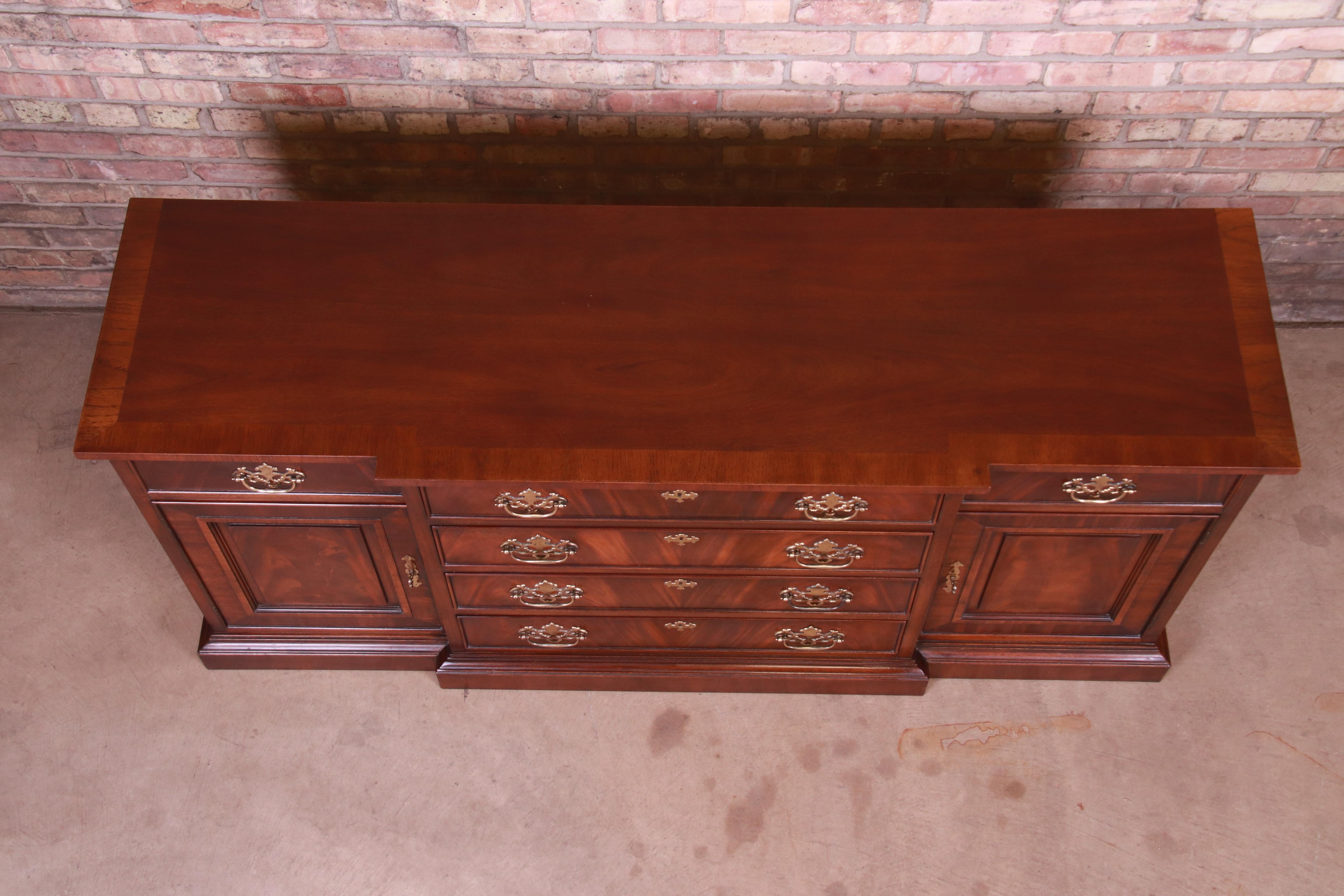 Drexel Chippendale Banded Flame Mahogany Sideboard Credenza 3