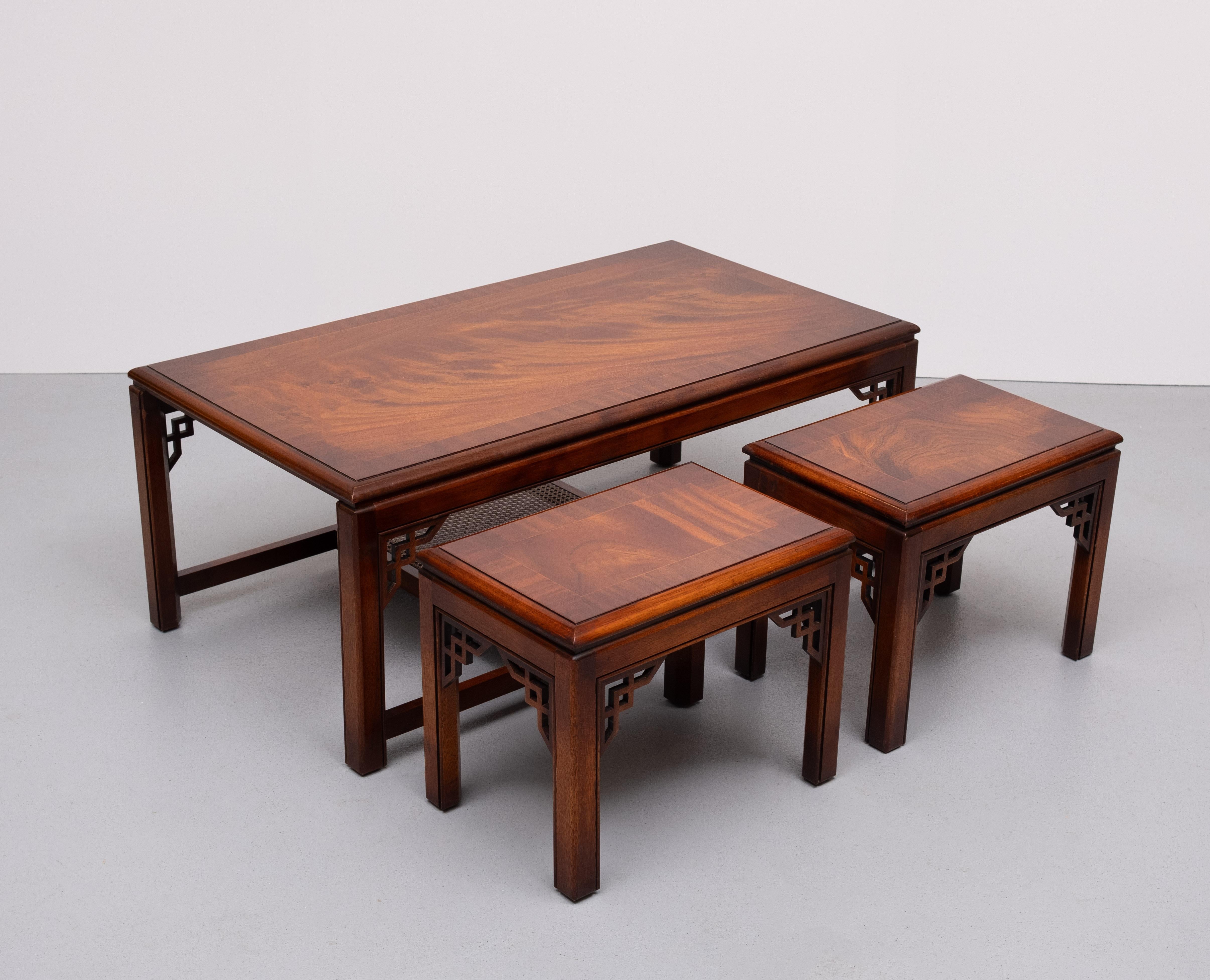 Acajou Drexel Chippendale  Table basse et 2 tables à insert  1970s en vente