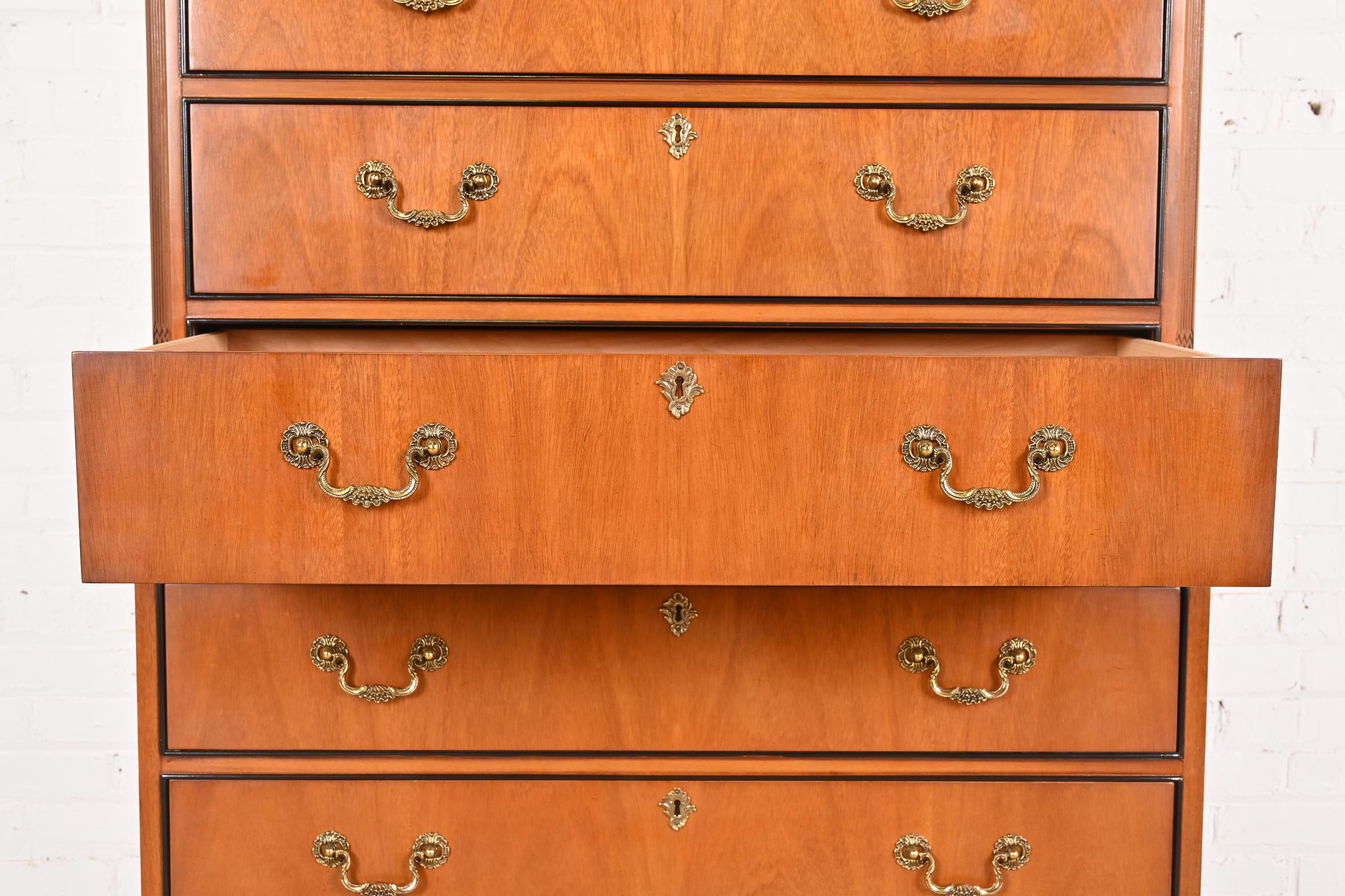 Cassettone o comò Drexel Chippendale in mogano in vendita 1