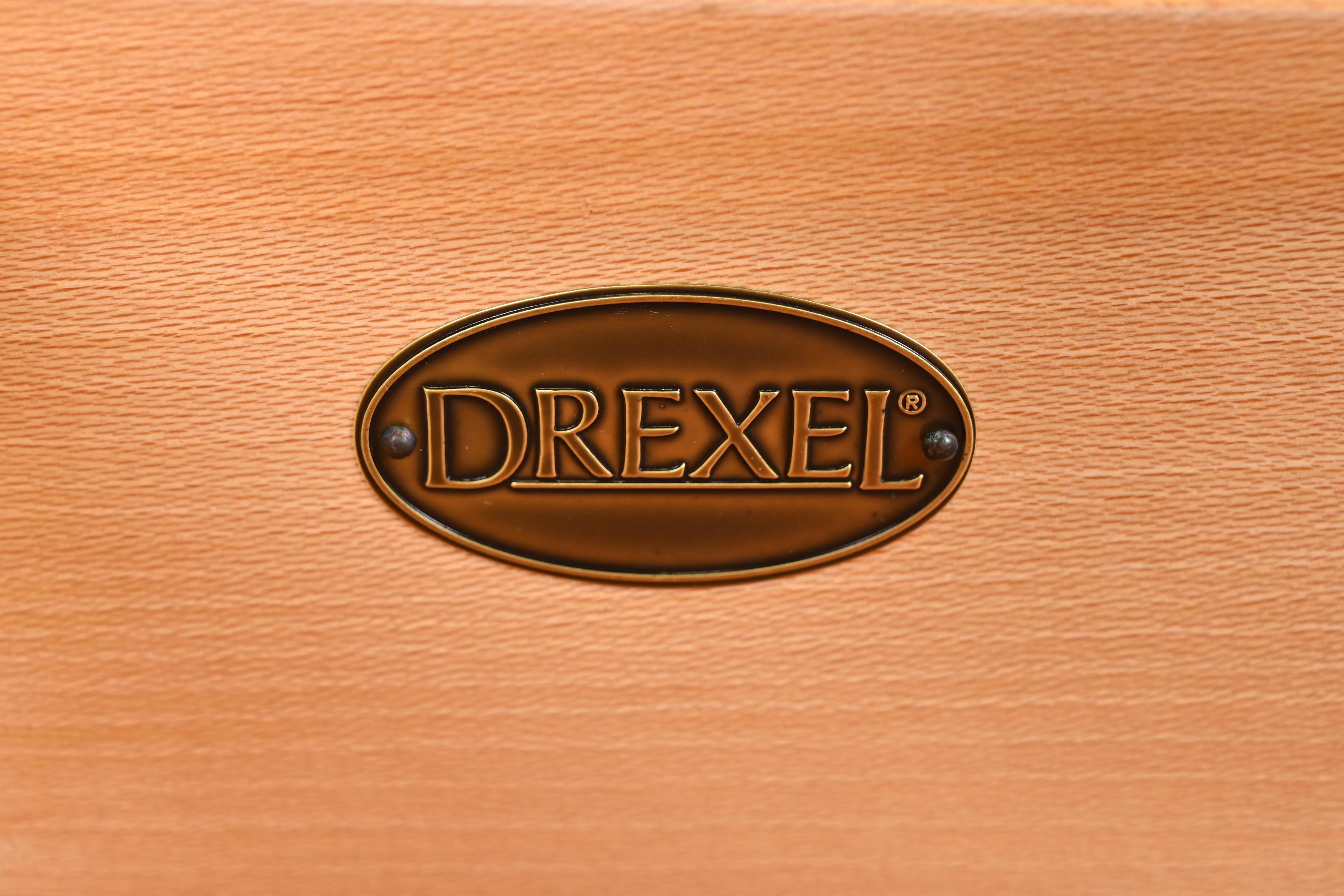 Cassettone o comò Drexel Chippendale in mogano in vendita 2
