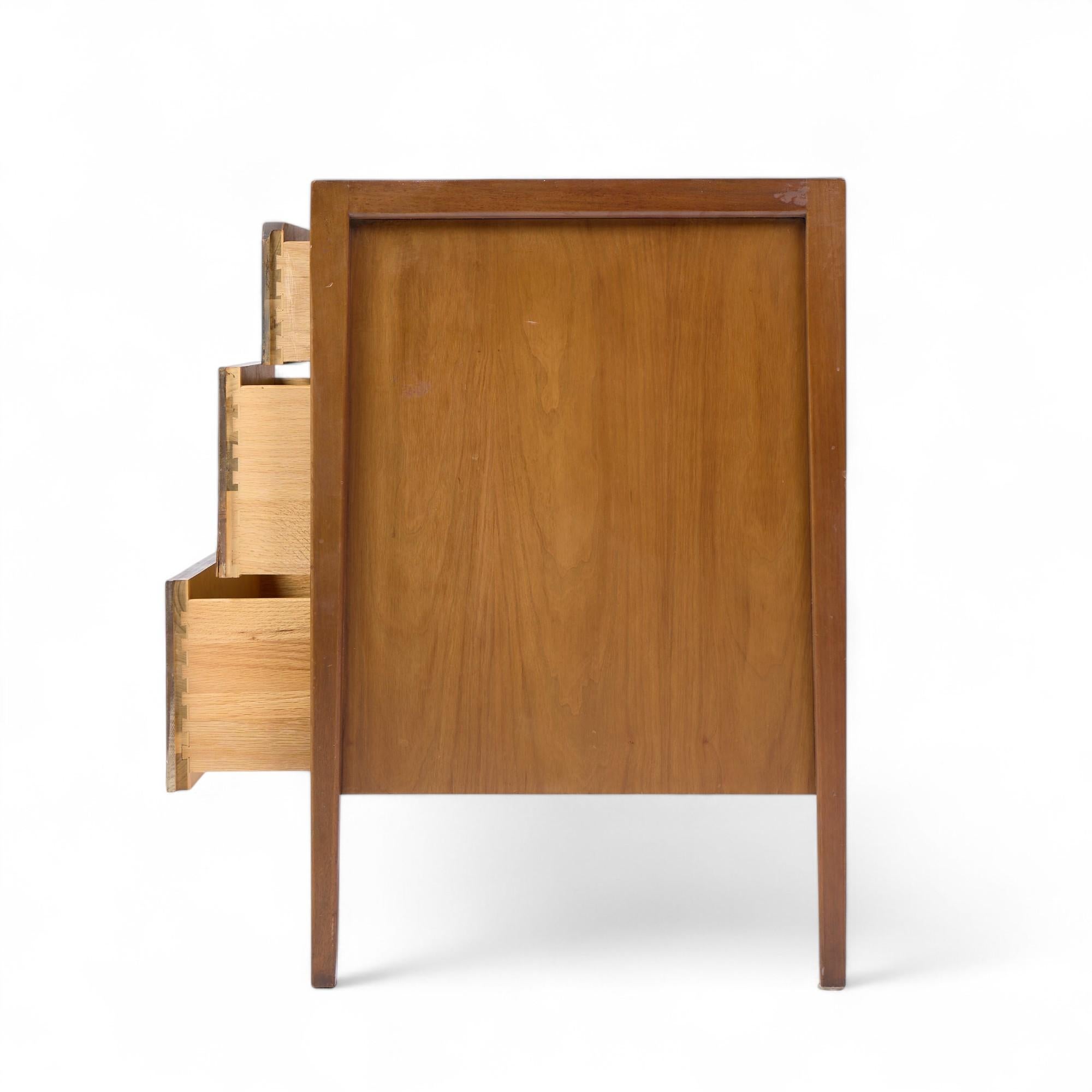 Drexel Counterpoint Mid Century Tambour Door Credenza and Hutch In Good Condition For Sale In Franklin Park, IL