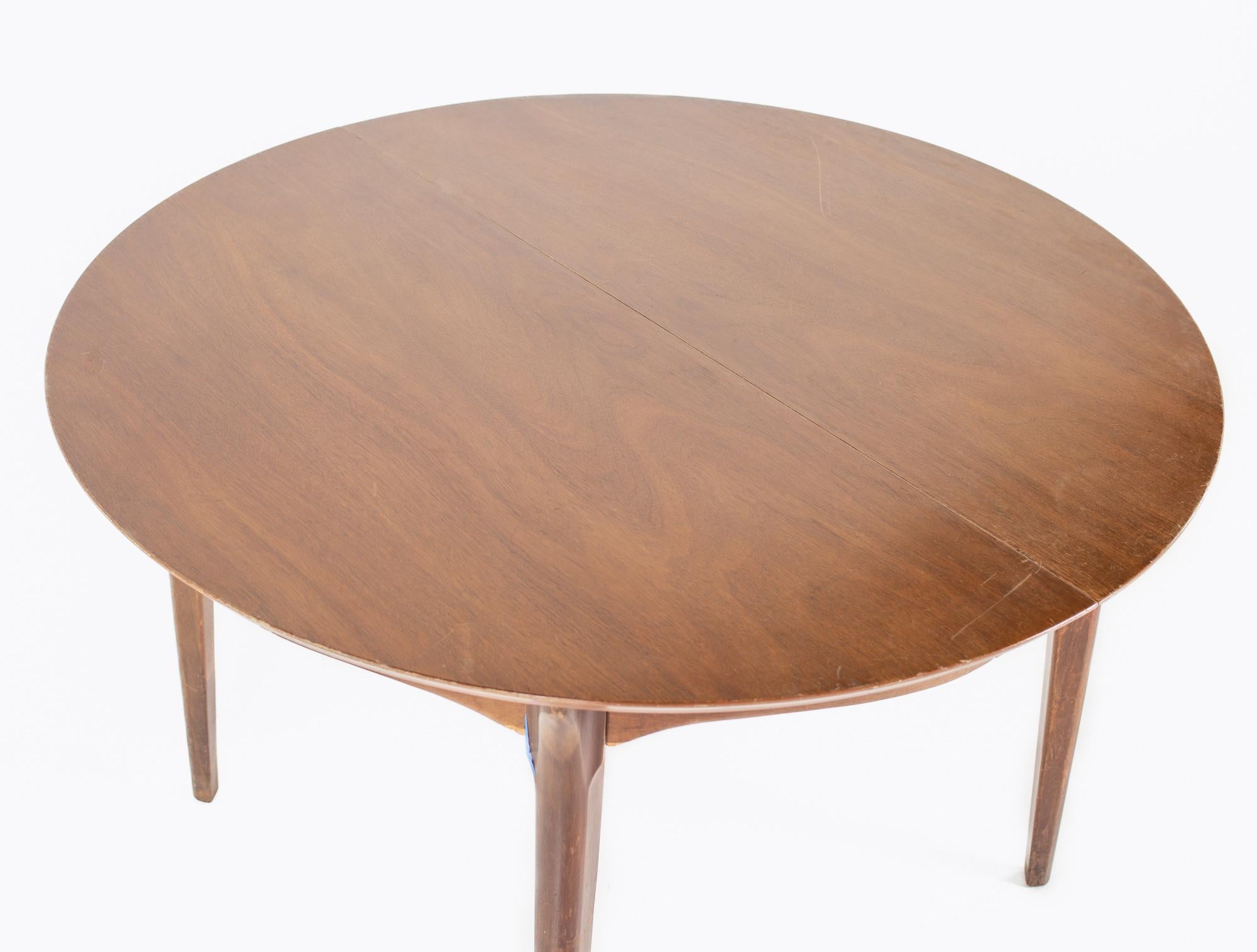 Drexel Dateline Mid Century Walnut Dining Table In Good Condition For Sale In Countryside, IL