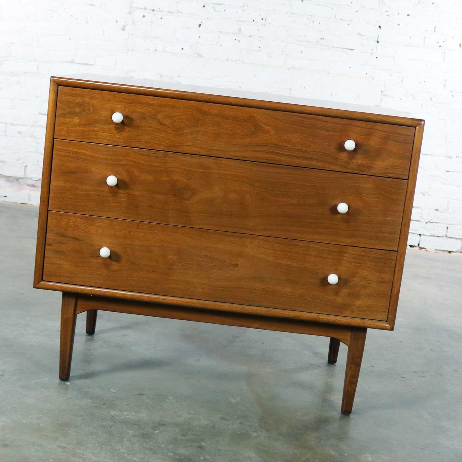 Handsome Mid-Century Modern walnut three-drawer bachelor chest 440-2 by Drexel from their Declaration collection designed by Kipp Stewart and Stewart MacDougall. It is in fabulous vintage condition overall. There is normal patina for its age and