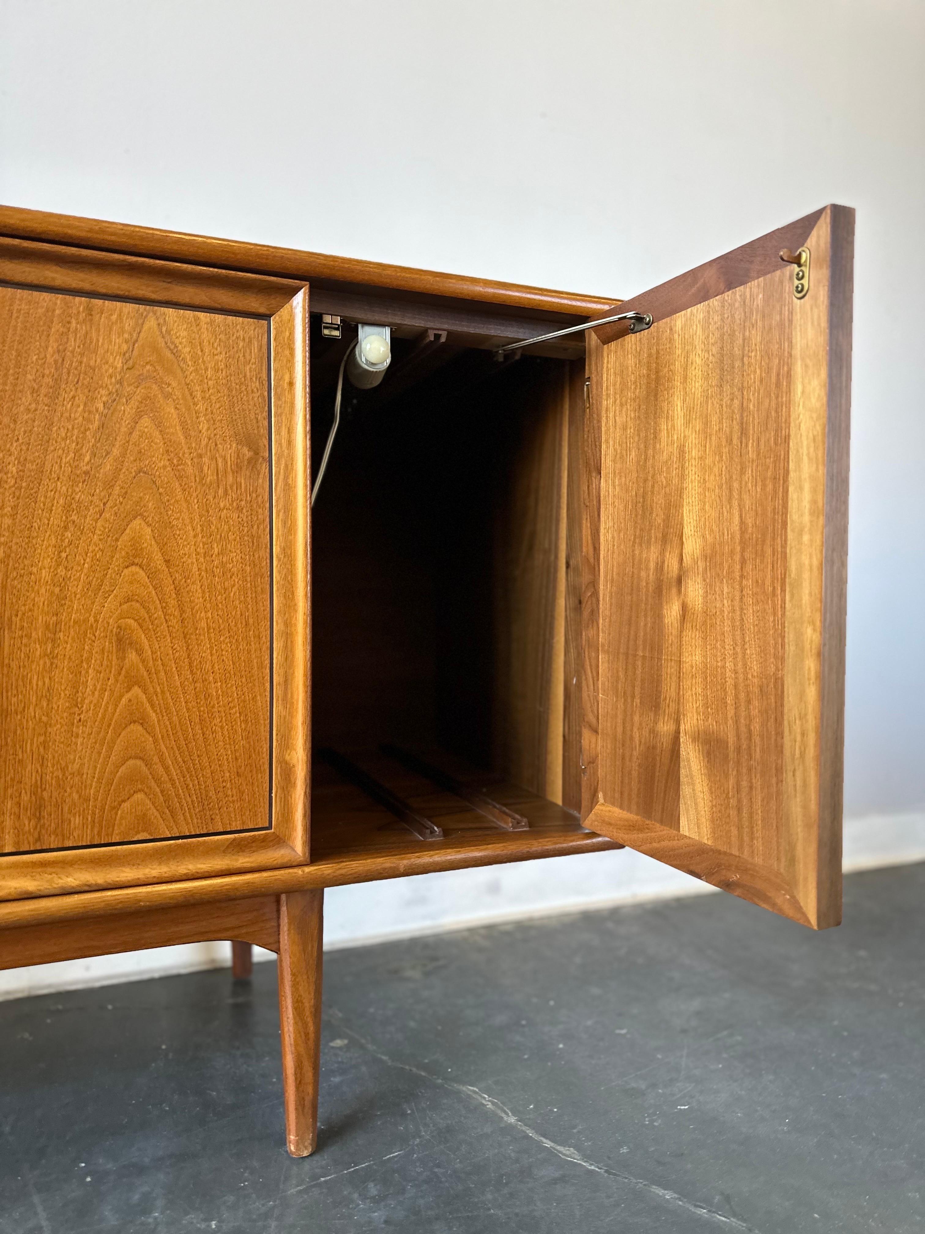 Credenza in noce Drexel Declaration di Kipp Stewart del 1960 circa 2