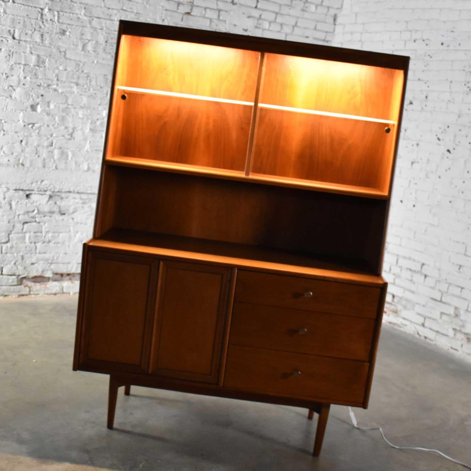 Drexel Declaration China Hutch Cabinet by Kipp Stewart and Stewart MacDougall In Good Condition In Topeka, KS