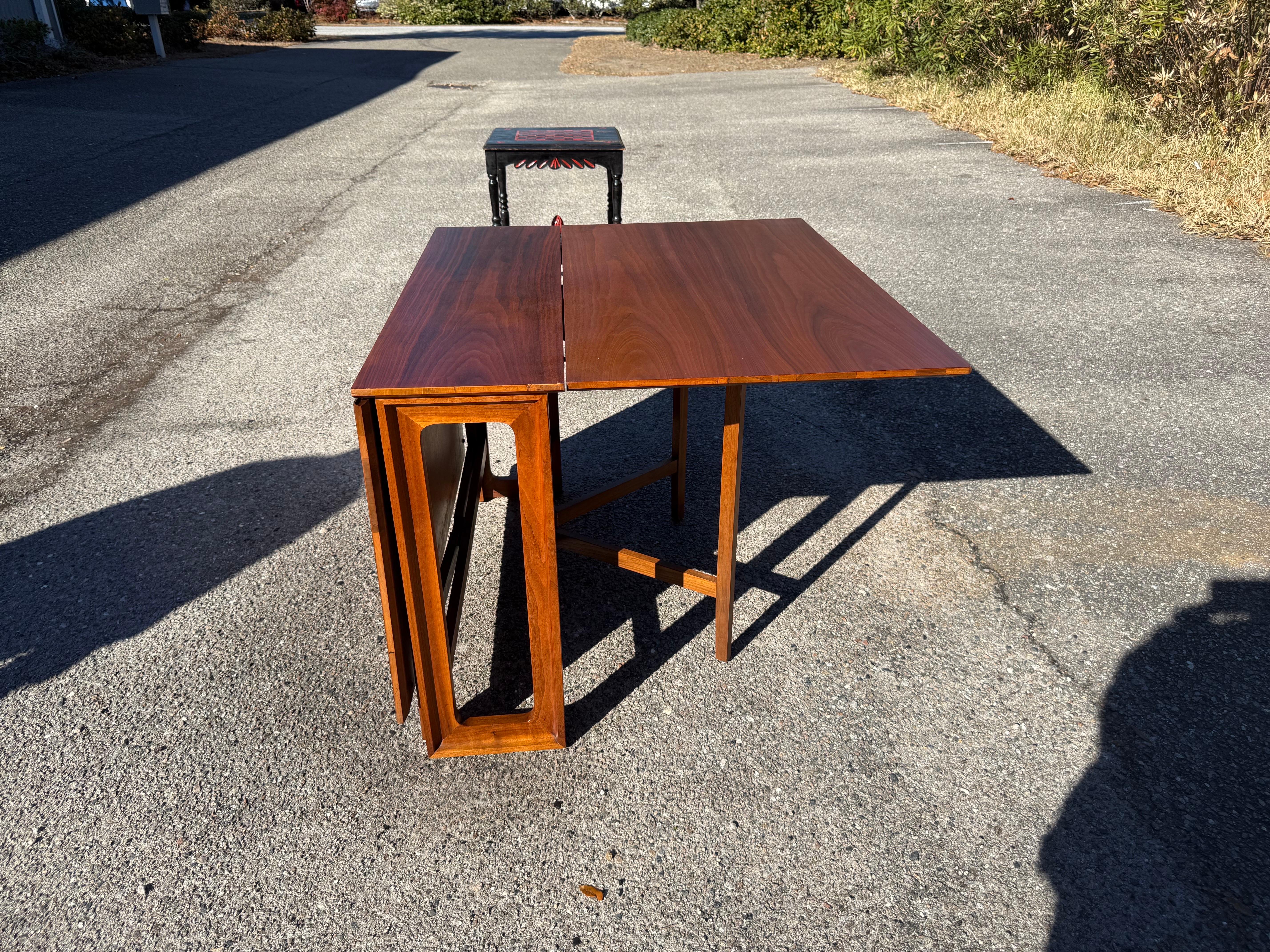 Table de salle à manger Drexel Declaration Drop Leaf/Gateleg en vente 6