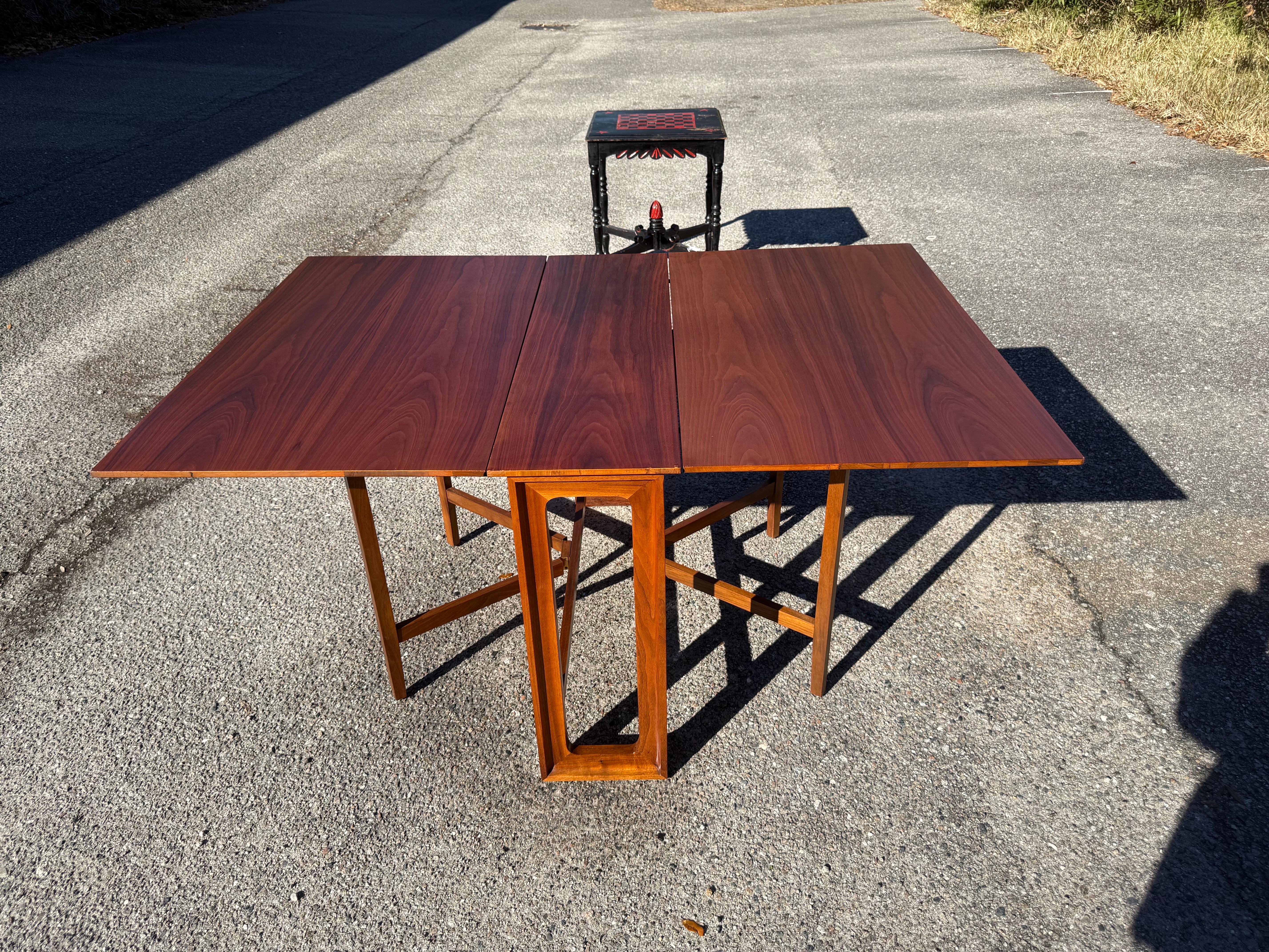 Américain Table de salle à manger Drexel Declaration Drop Leaf/Gateleg en vente