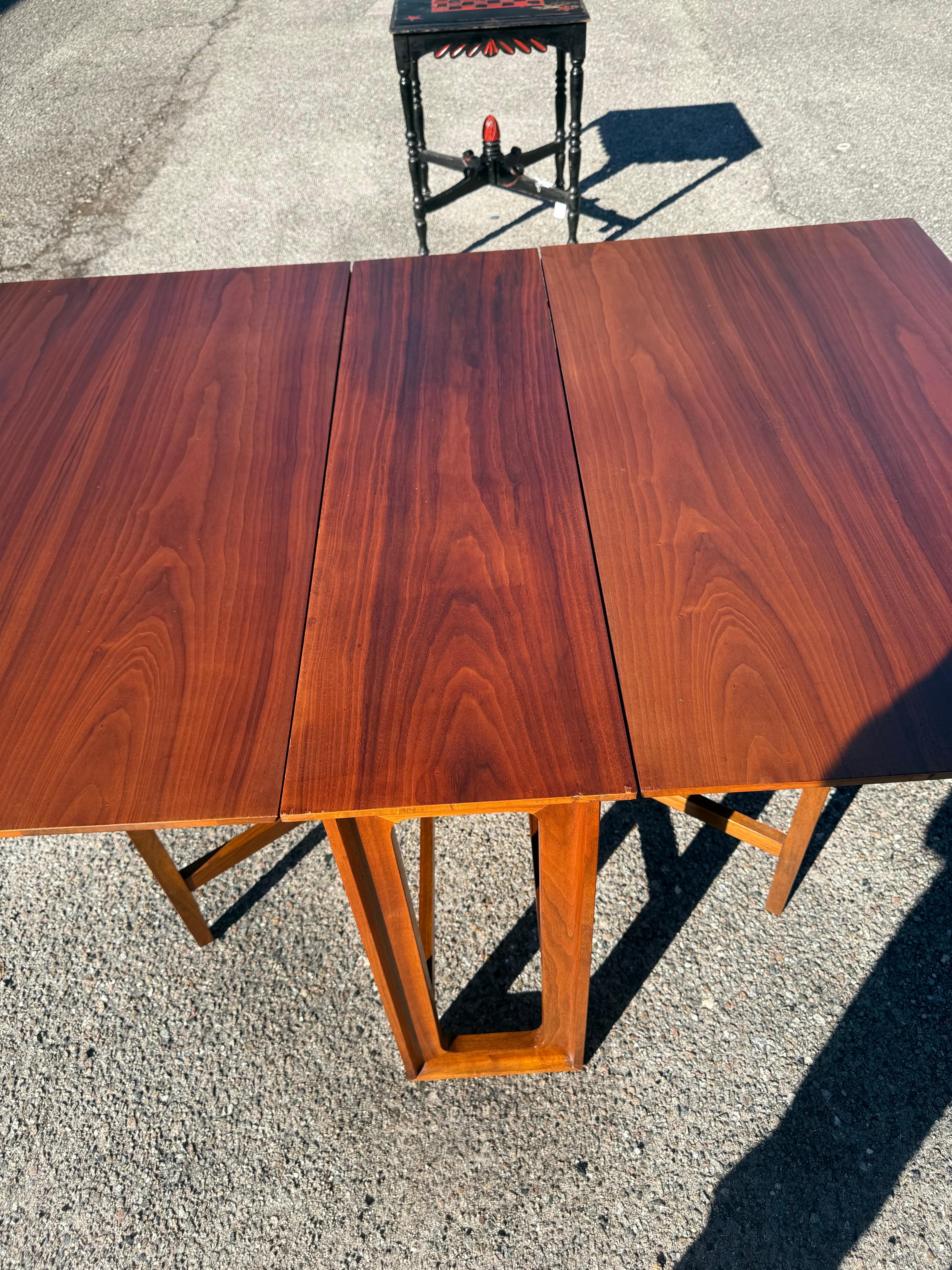 Métal Table de salle à manger Drexel Declaration Drop Leaf/Gateleg en vente