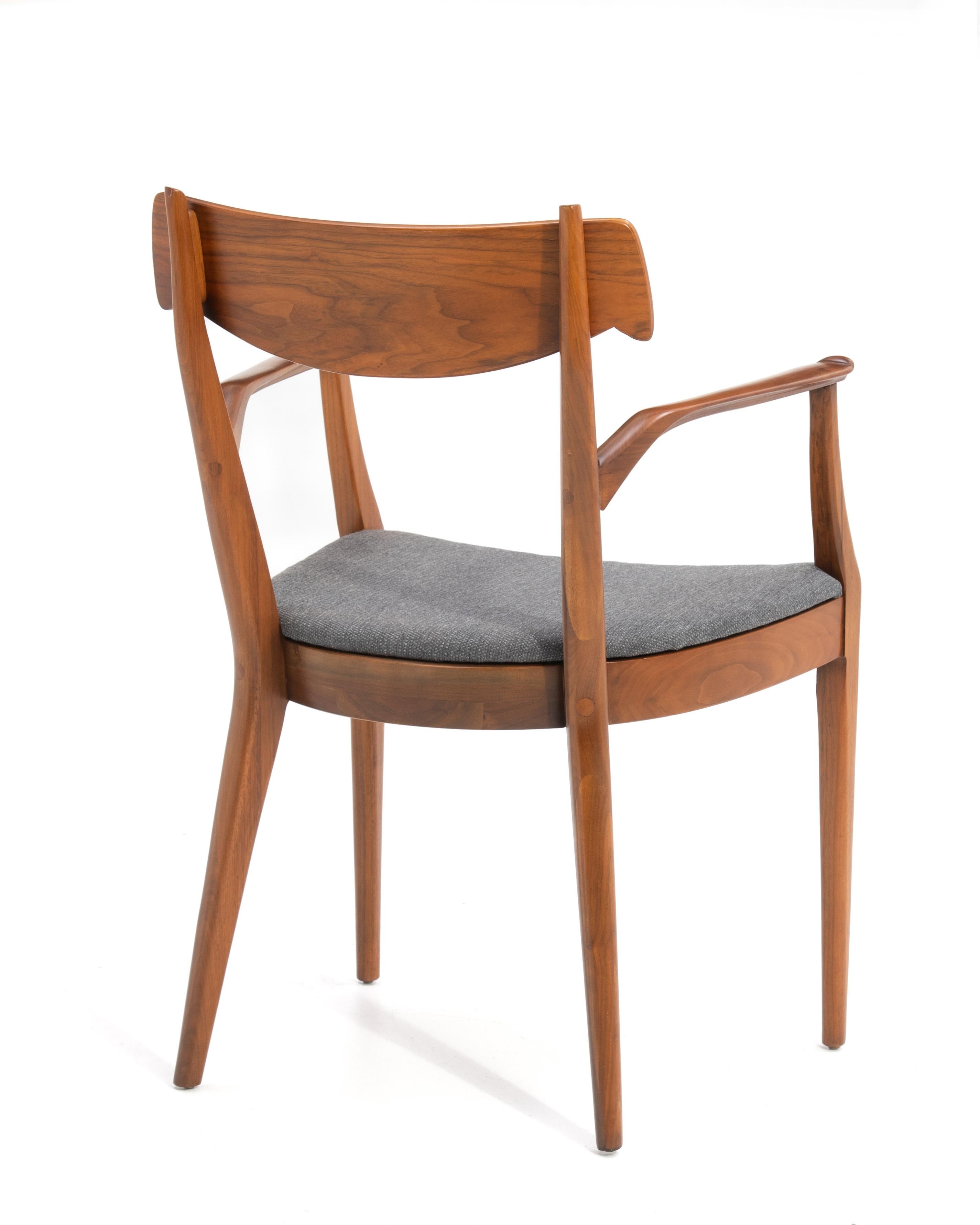 Fauteuil de salle à manger en noyer et palissandre Drexel Declaration Kipp Stewart Mid Century Bon état à Forest Grove, PA