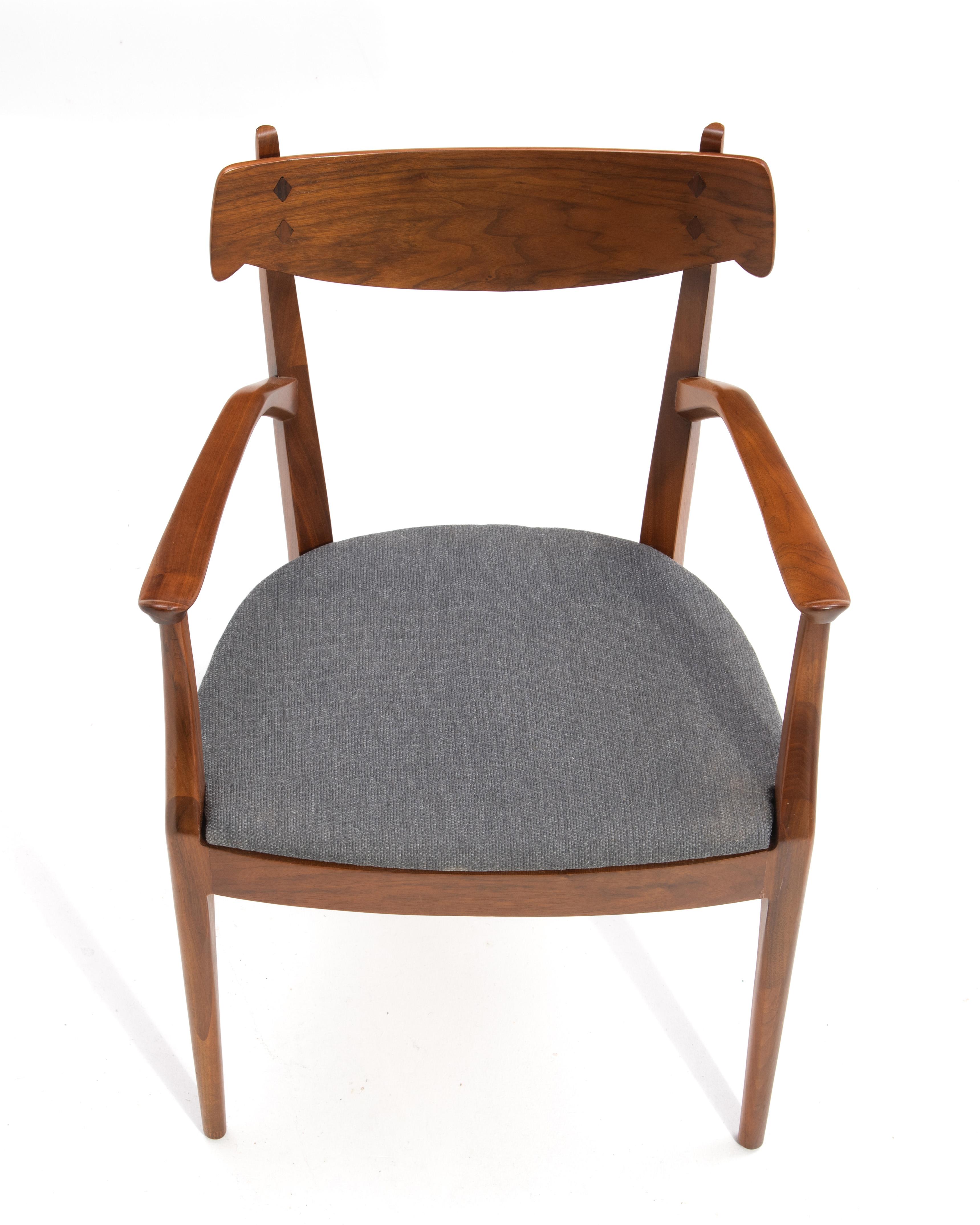 Textile Fauteuil de salle à manger en noyer et palissandre Drexel Declaration Kipp Stewart Mid Century