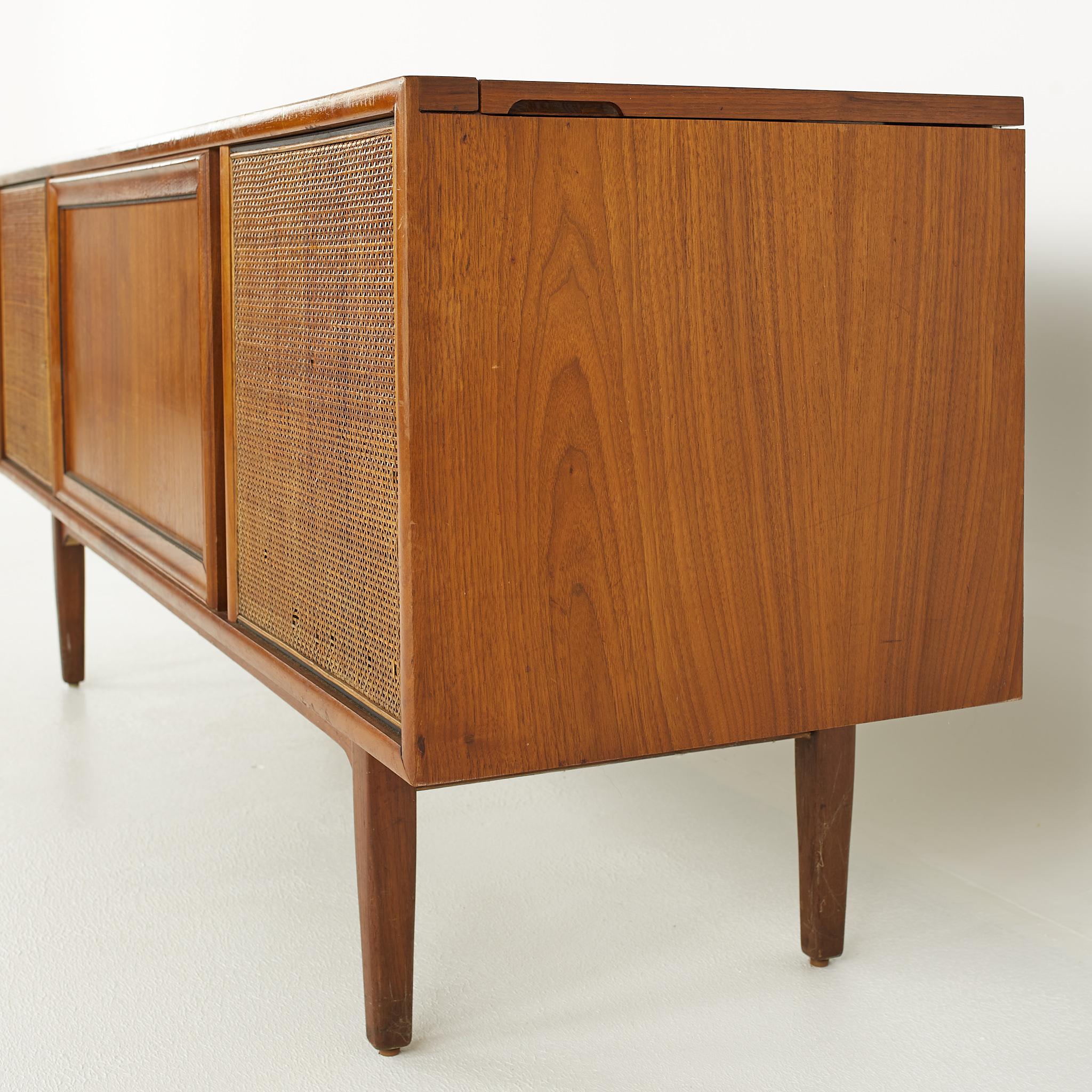 Drexel Declaration Mid Century Walnut Stereo Console In Good Condition In Countryside, IL