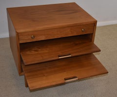 Table d'appoint pour magazines Drexel Declaration Modern Walnut de Kip Stewart